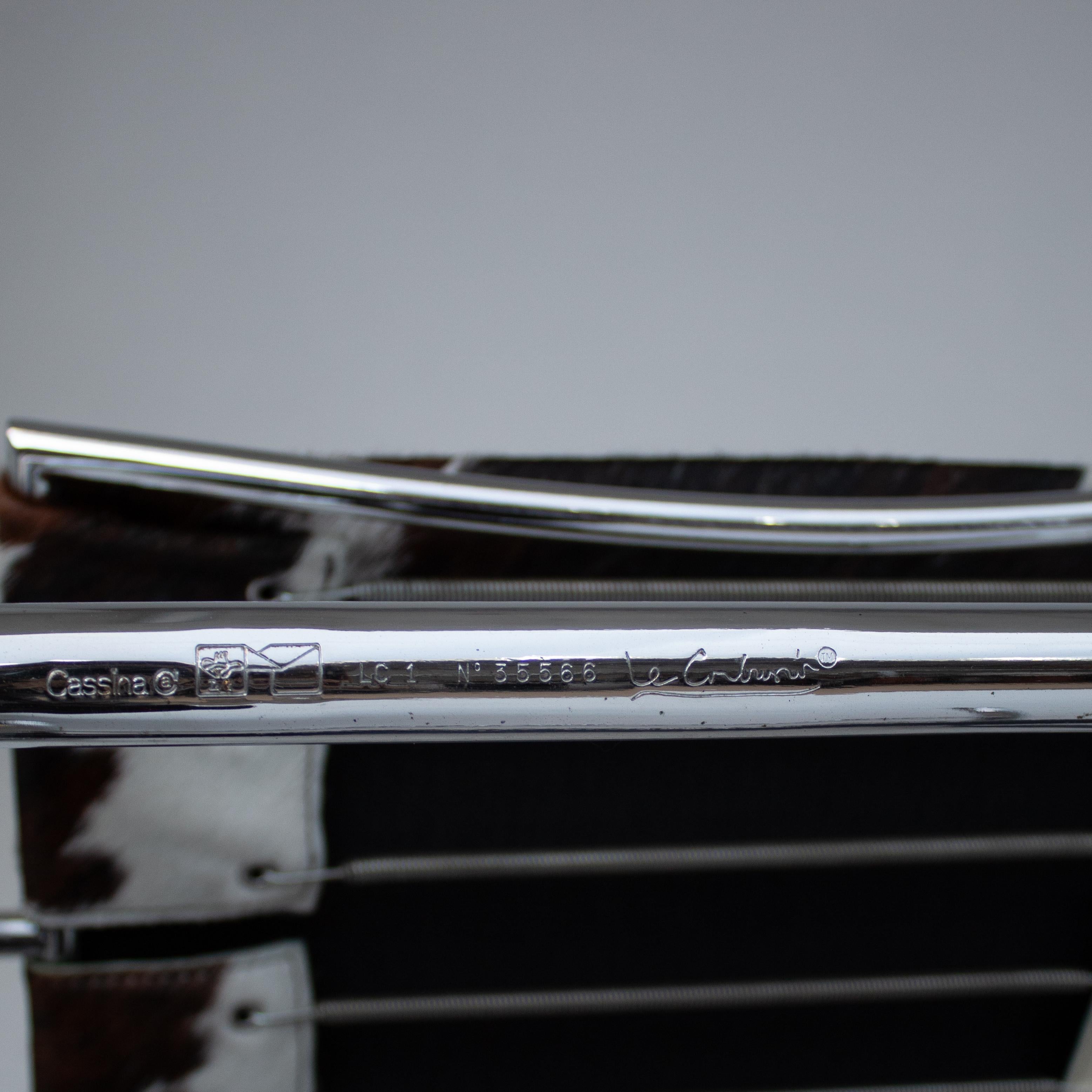 Le Corbusier LC1 Fauteuil en peau de vache par Cassina en vente 6