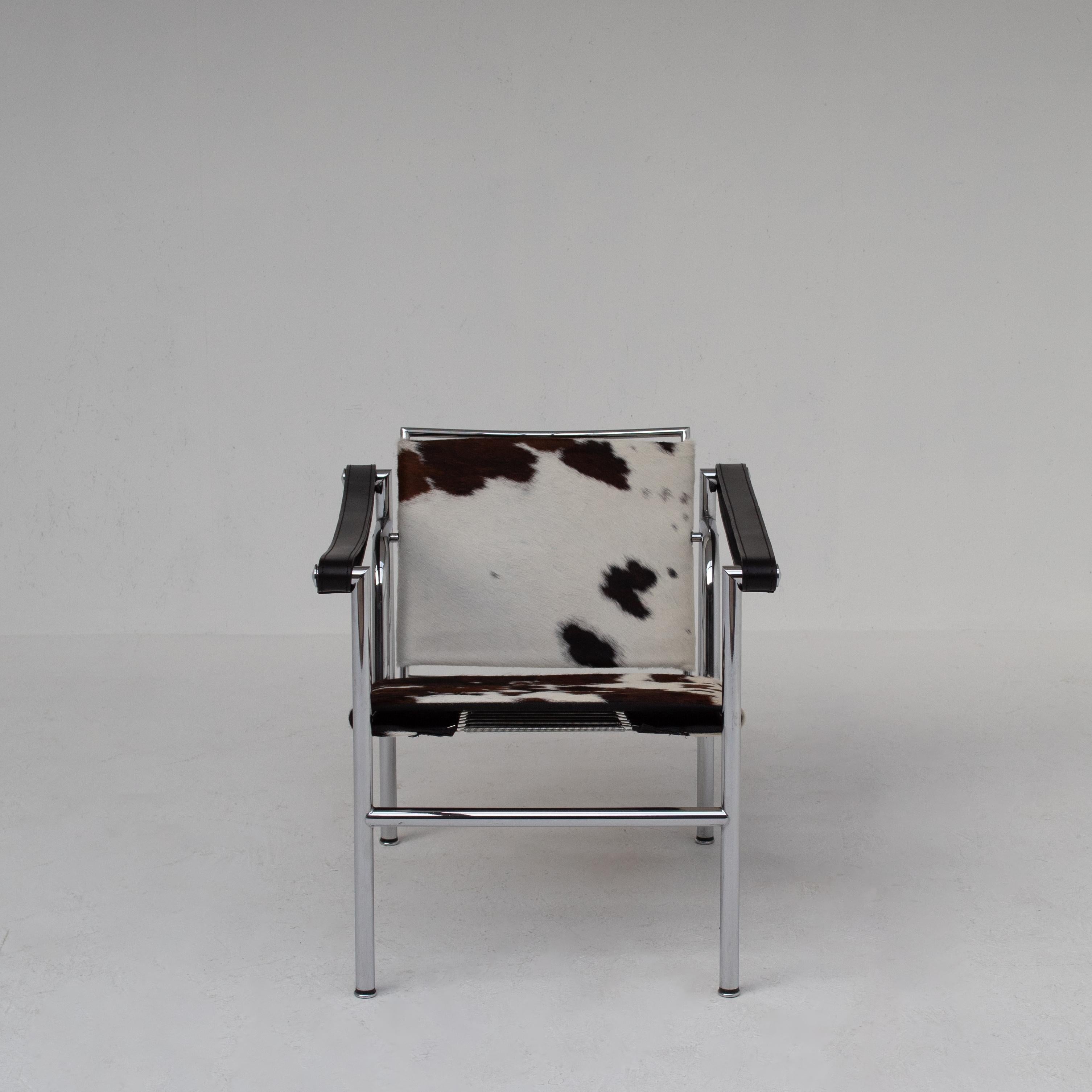 italien Le Corbusier LC1 Fauteuil en peau de vache par Cassina en vente