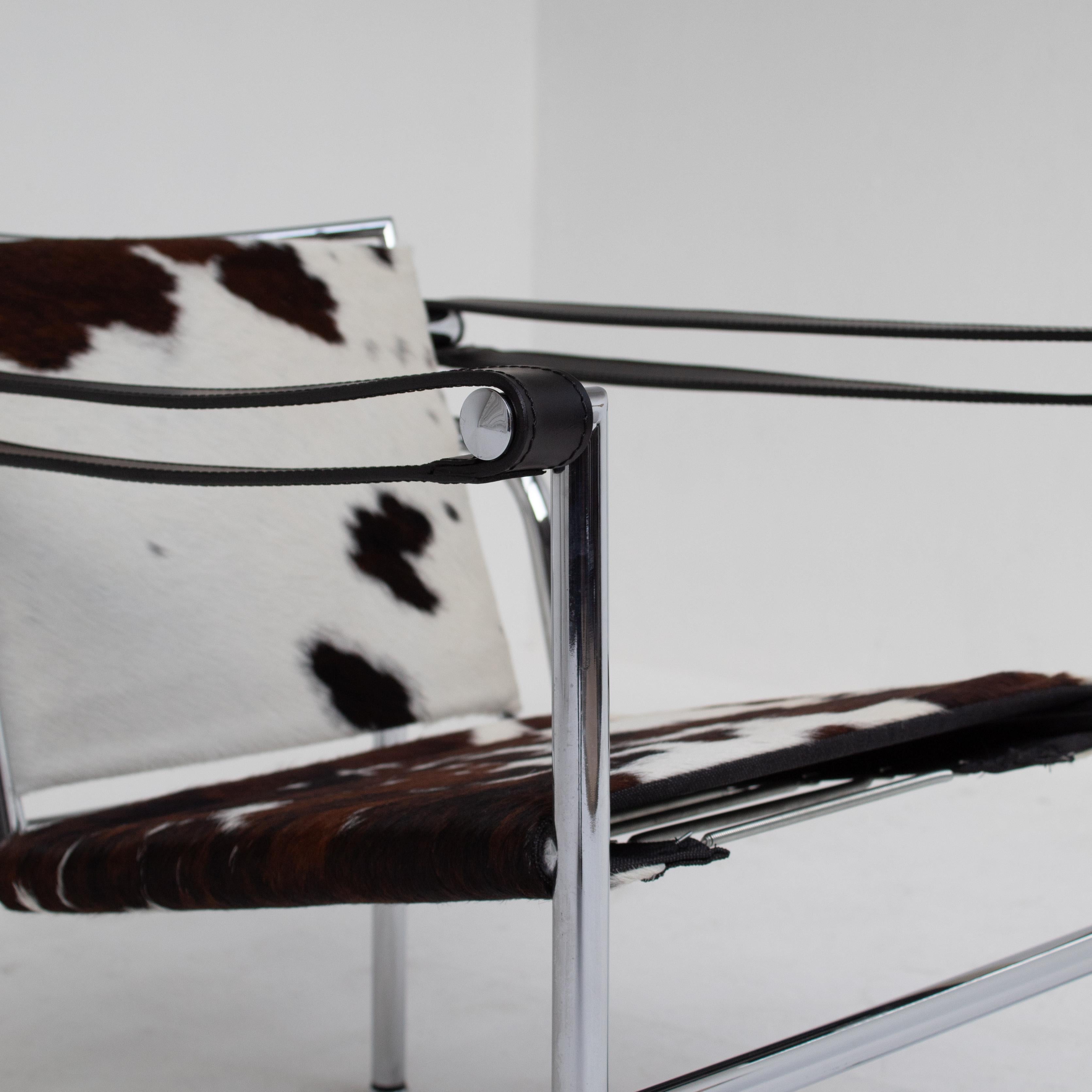 Le Corbusier LC1 Fauteuil en peau de vache par Cassina Bon état - En vente à Antwerpen, BE