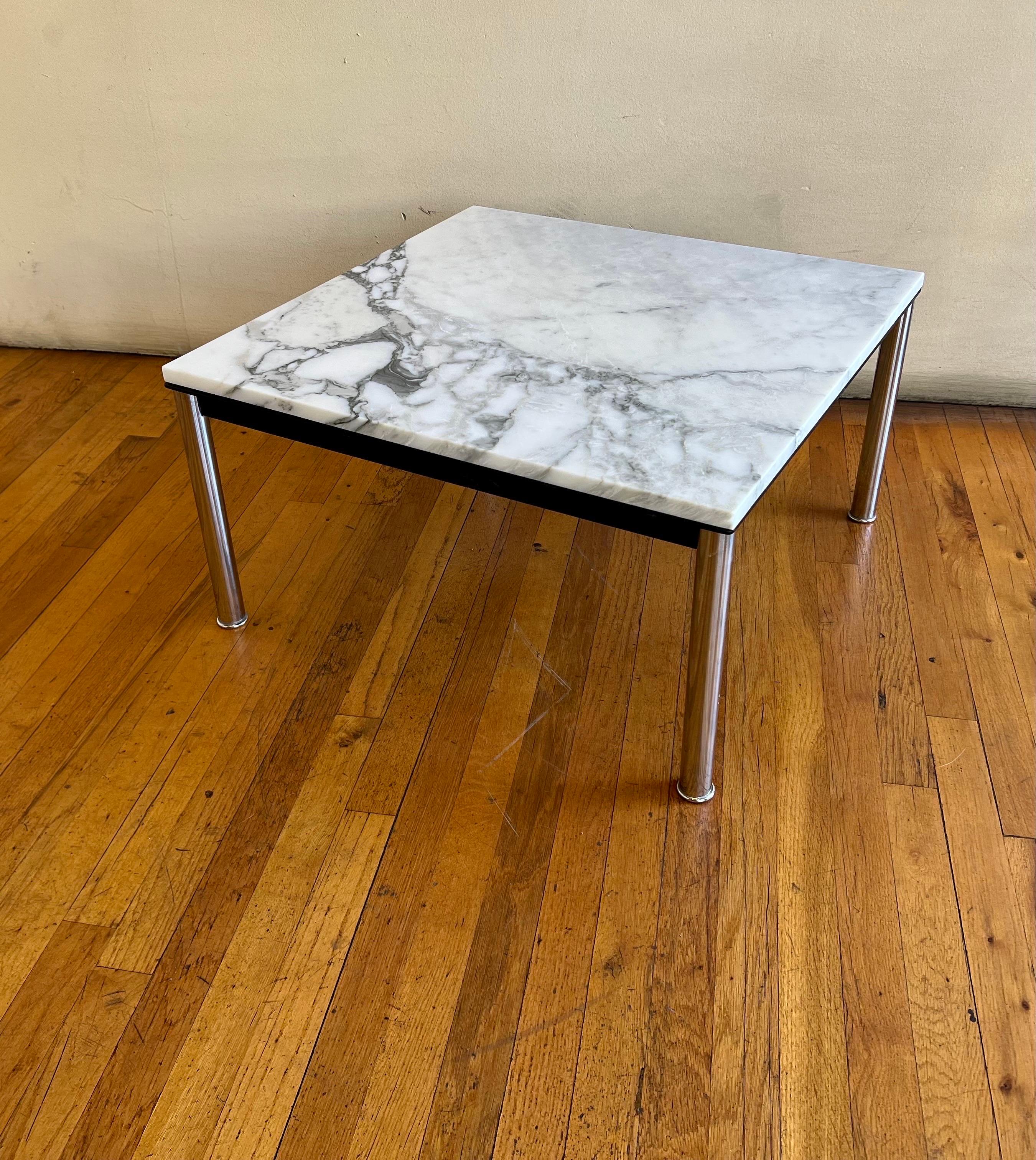 Le Corbusier LC10 Coffee/End Table with Italian Carrera Marble Top In Excellent Condition In San Diego, CA