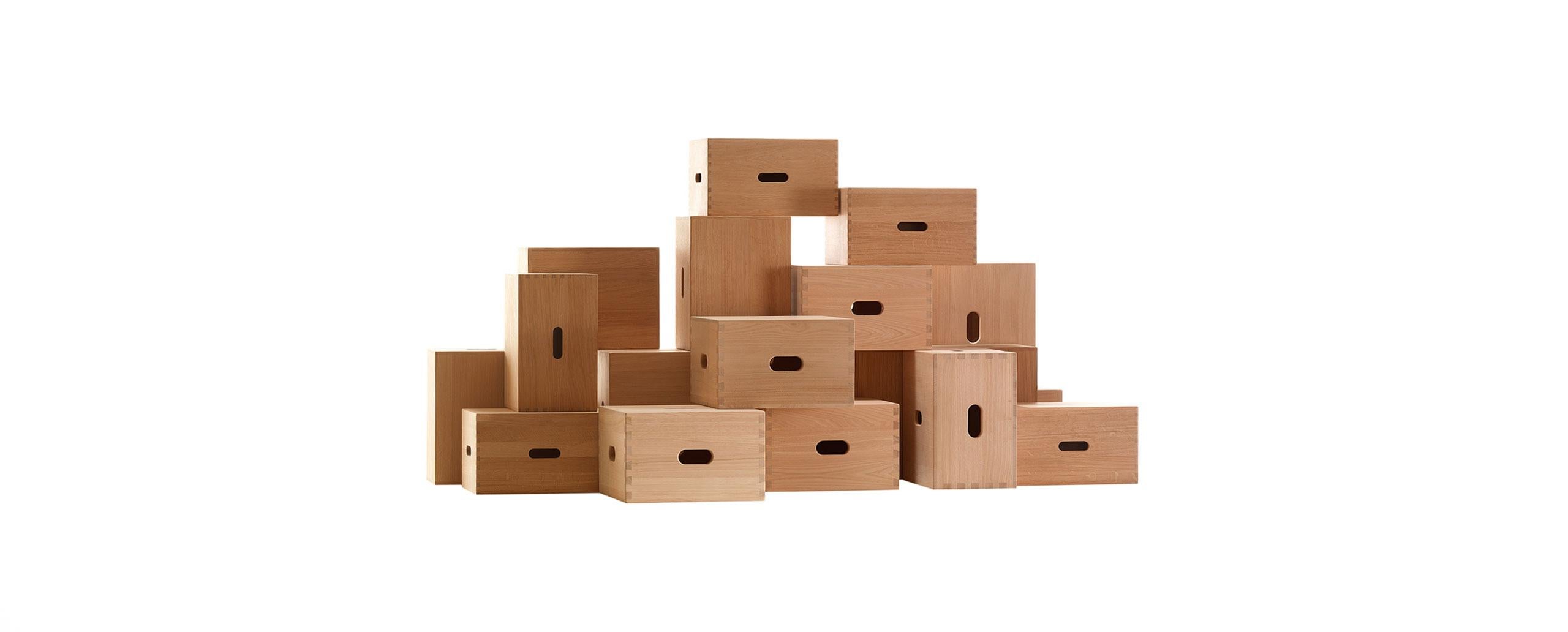 Le Corbusier LC14 Maison Du Brésil Holzhocker für Cassina (21. Jahrhundert und zeitgenössisch) im Angebot