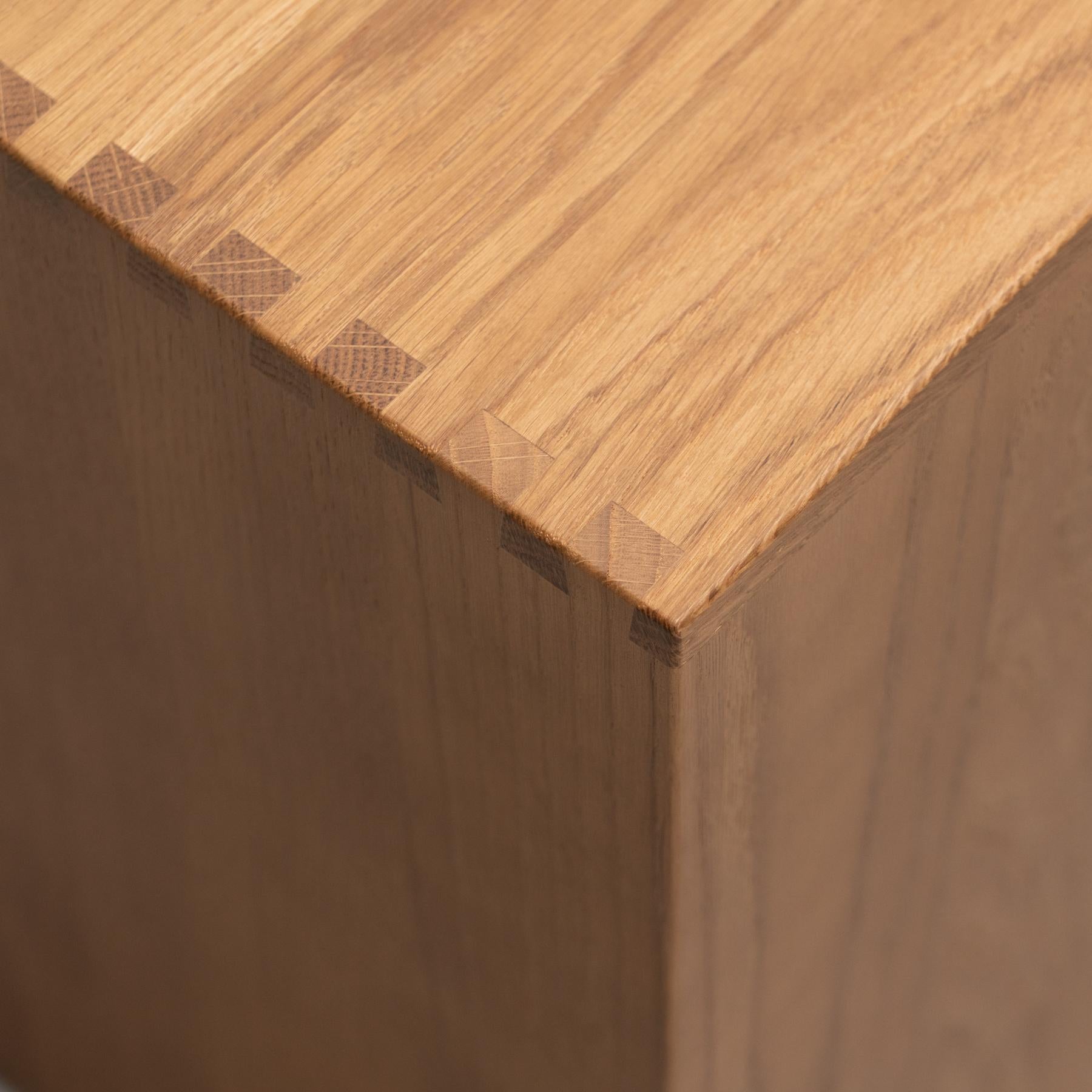 Le Corbusier LC1402 Taburete de madera de Cassina Italiano en venta
