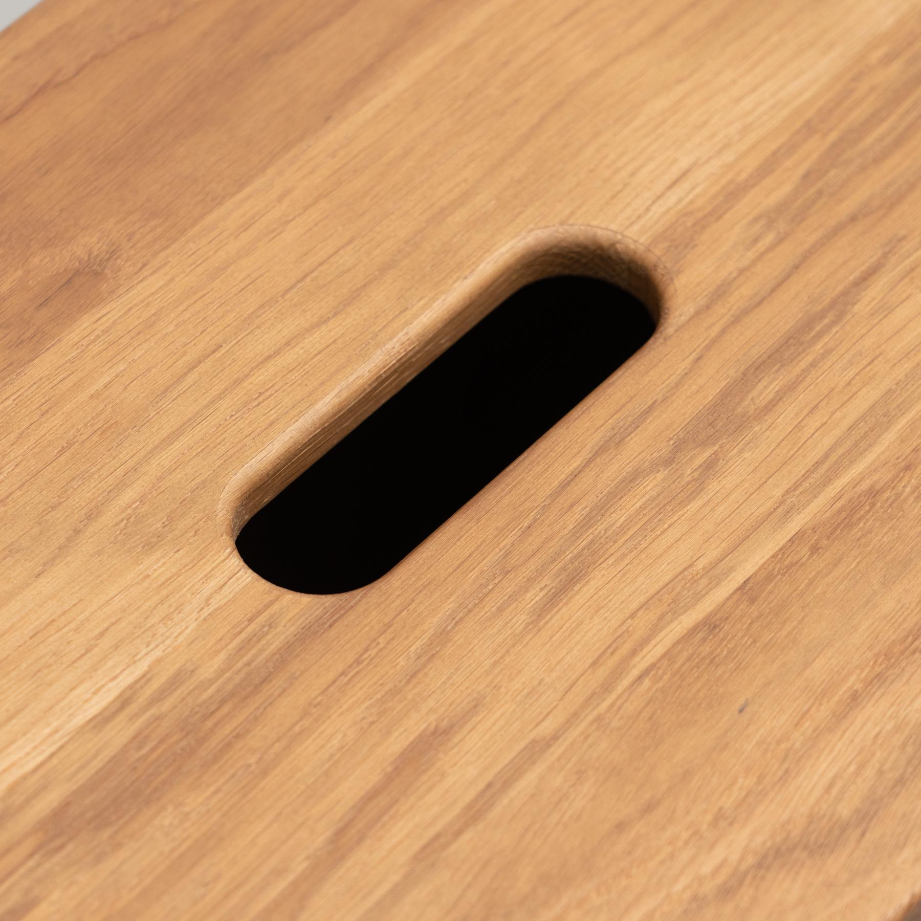 Le Corbusier LC1402 Taburete de madera de Cassina en Nuevo estado para la venta en Barcelona, Barcelona