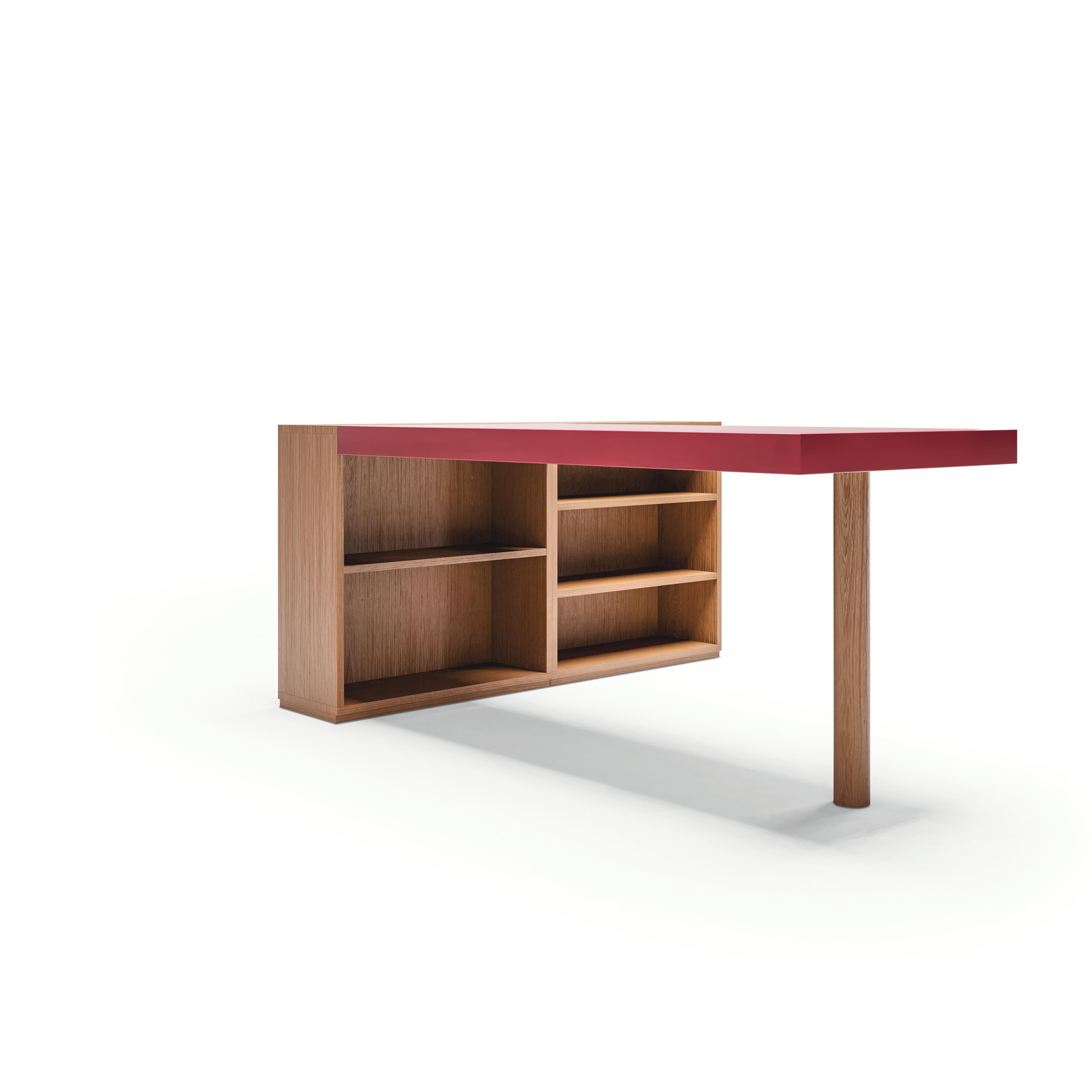 LC16 desk by Le Corbusier for Cassina.

Working closely with the
Fondatiòn Le Corbusier and
maintaining the utmost respect for
its original design, Cassina re-edits
the LC16 Bureau desk, designed
in 1957 as an everyday desk for
the