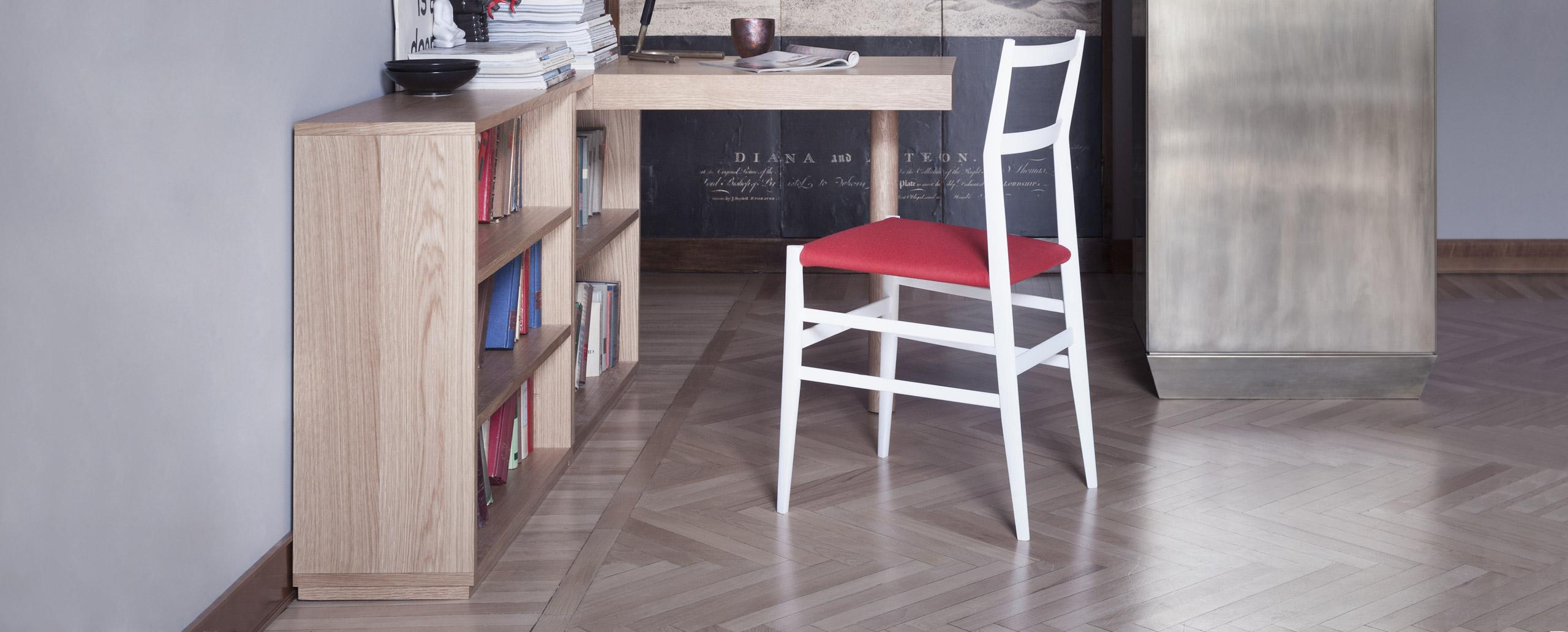 Mid-Century moderno Le Corbusier LC16 Scrivania e Scaffale in Wood di Cassina in vendita