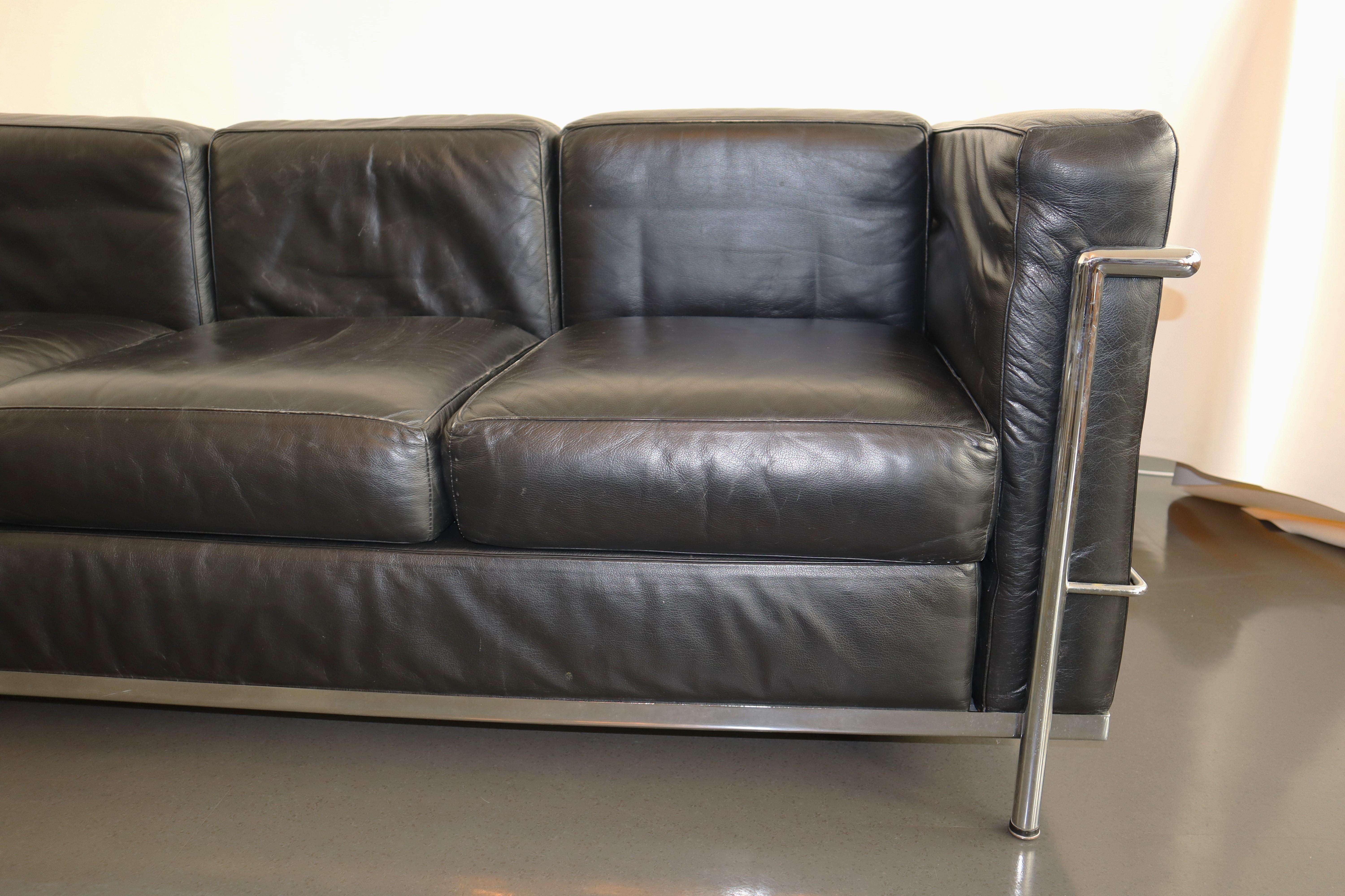 Le Corbusier LC2 Armchair + 3-Seat Sofa Set in Black Leather & Chrome, Alivar For Sale 2