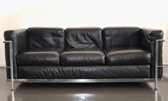 Le Corbusier LC2 Poltrona + Divano a 3 posti in pelle nera e cromo, Alivar