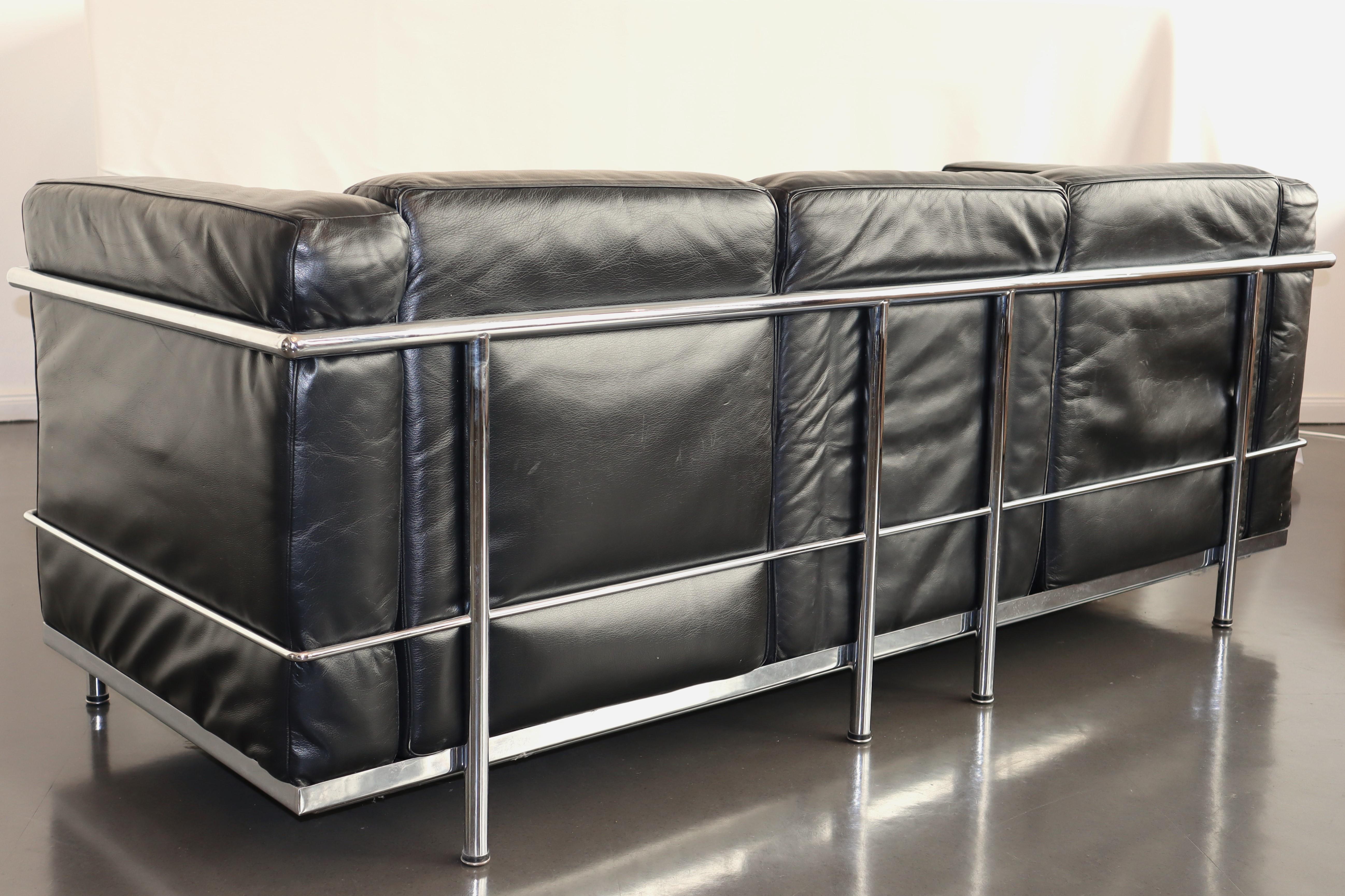 Bauhaus Le Corbusier LC2 Armchair + 3-Seat Sofa Set in Black Leather & Chrome, Alivar For Sale