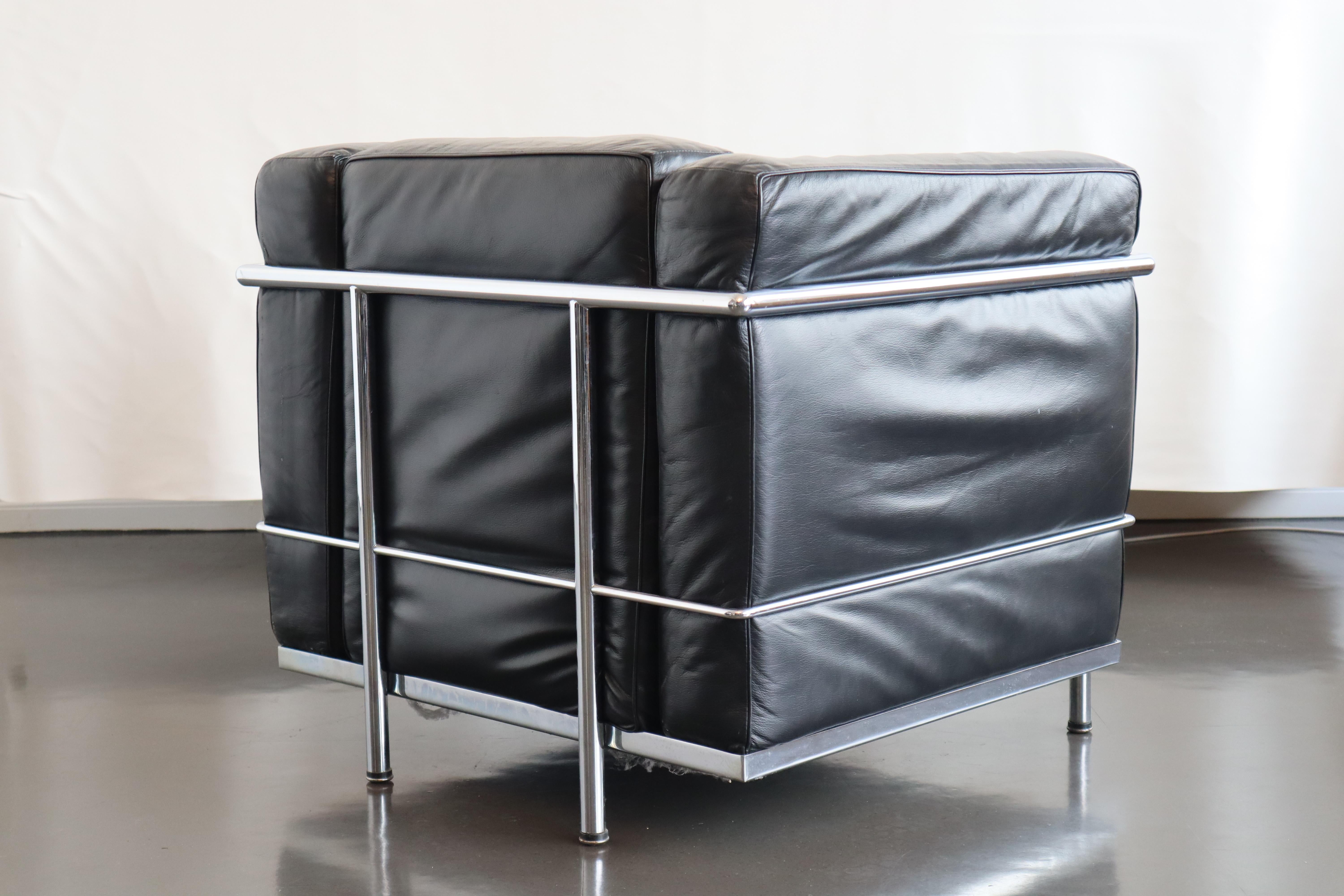 20th Century Le Corbusier LC2 Armchair + 3-Seat Sofa Set in Black Leather & Chrome, Alivar For Sale