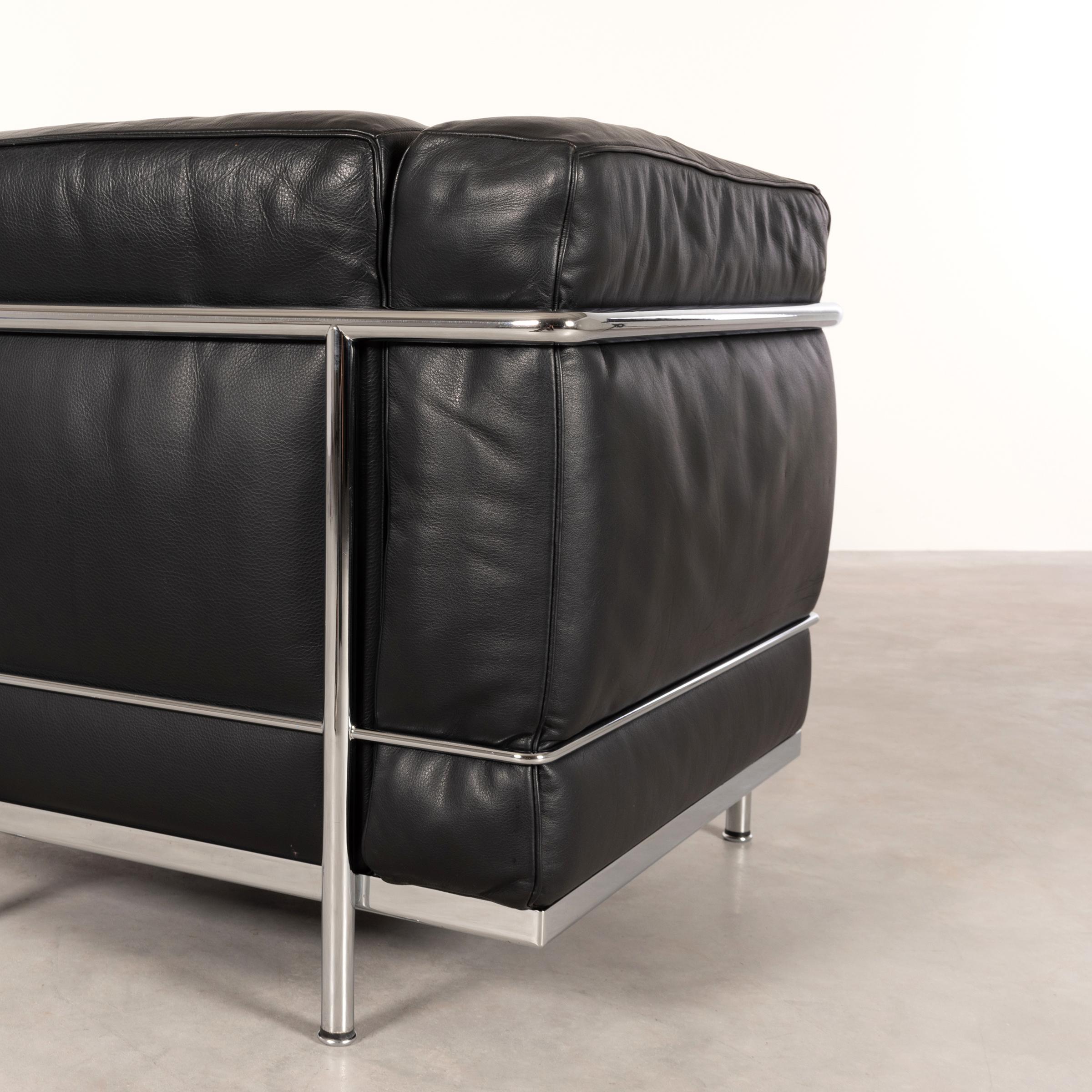 Le Corbusier LC2 Armchair in Black Leather for Cassina, Italy 5