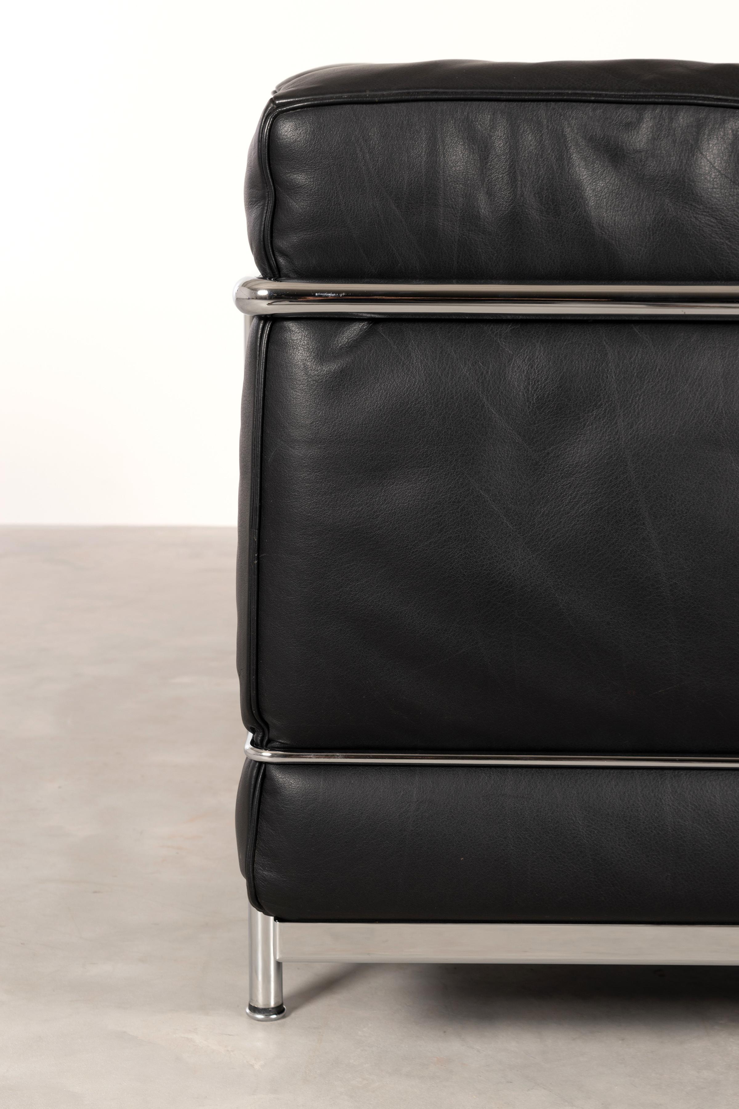 Le Corbusier LC2 Armchair in Black Leather for Cassina, Italy 6