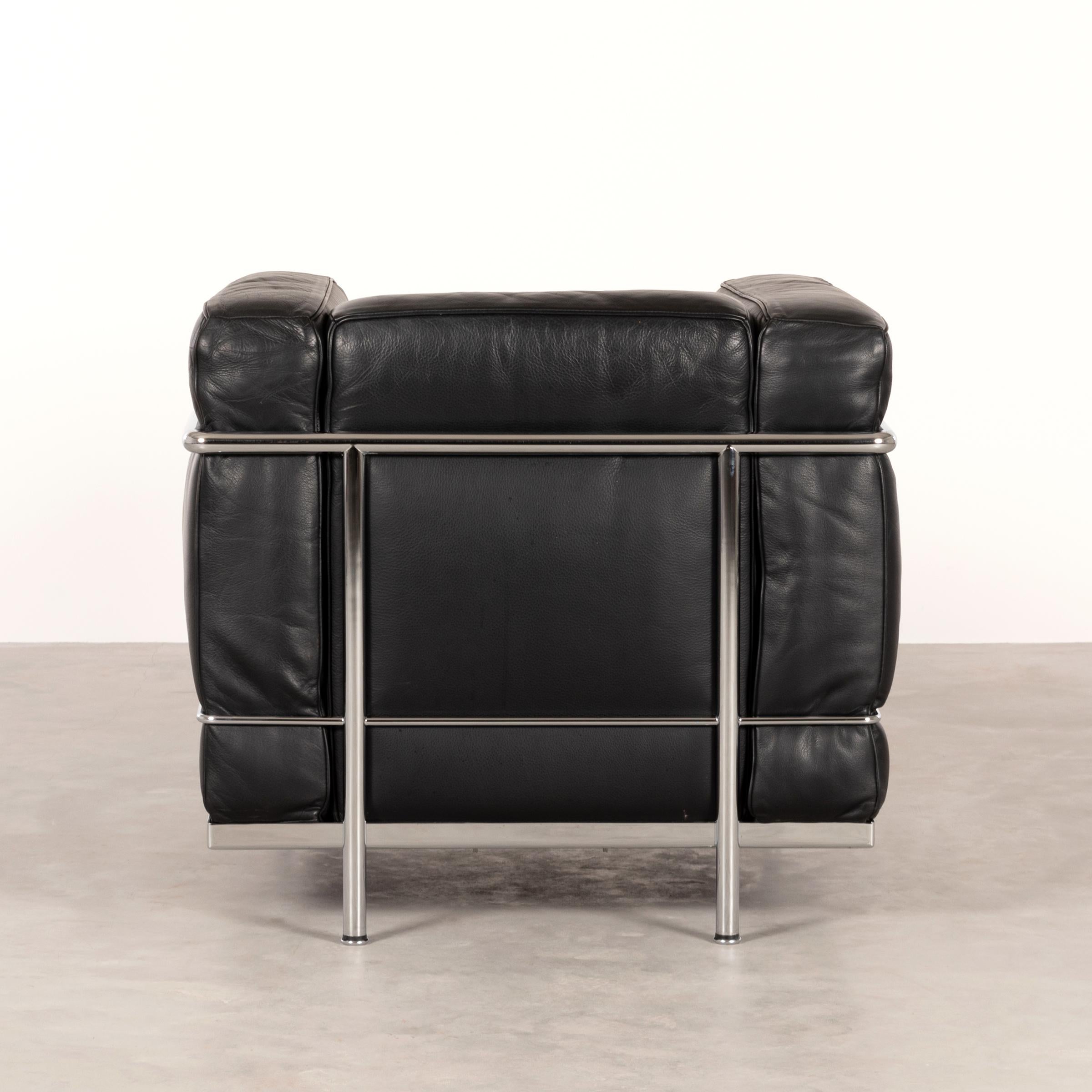 Le Corbusier LC2 Armchair in Black Leather for Cassina, Italy In Good Condition In Amsterdam, NL