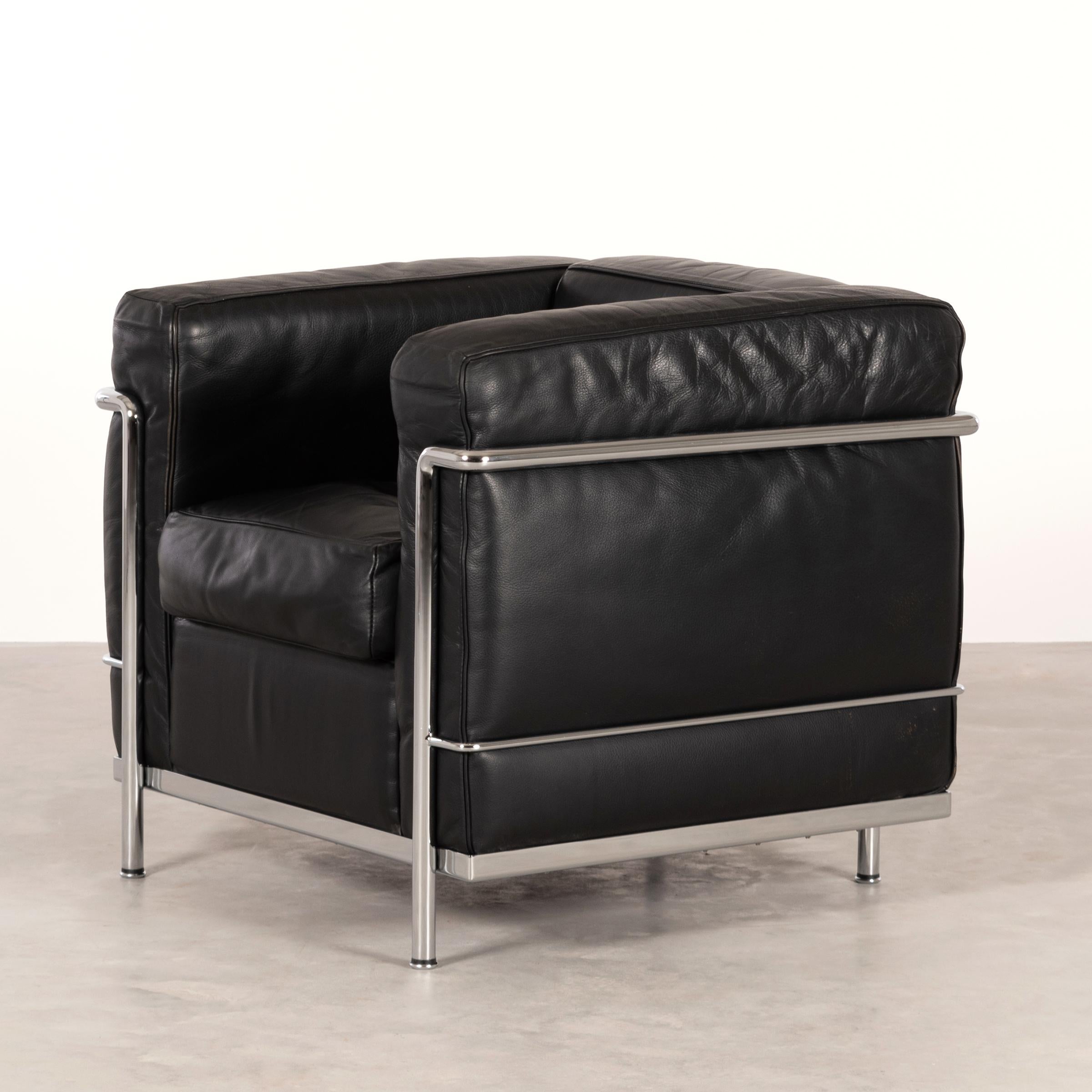 Le Corbusier LC2 Armchair in Black Leather for Cassina, Italy 2