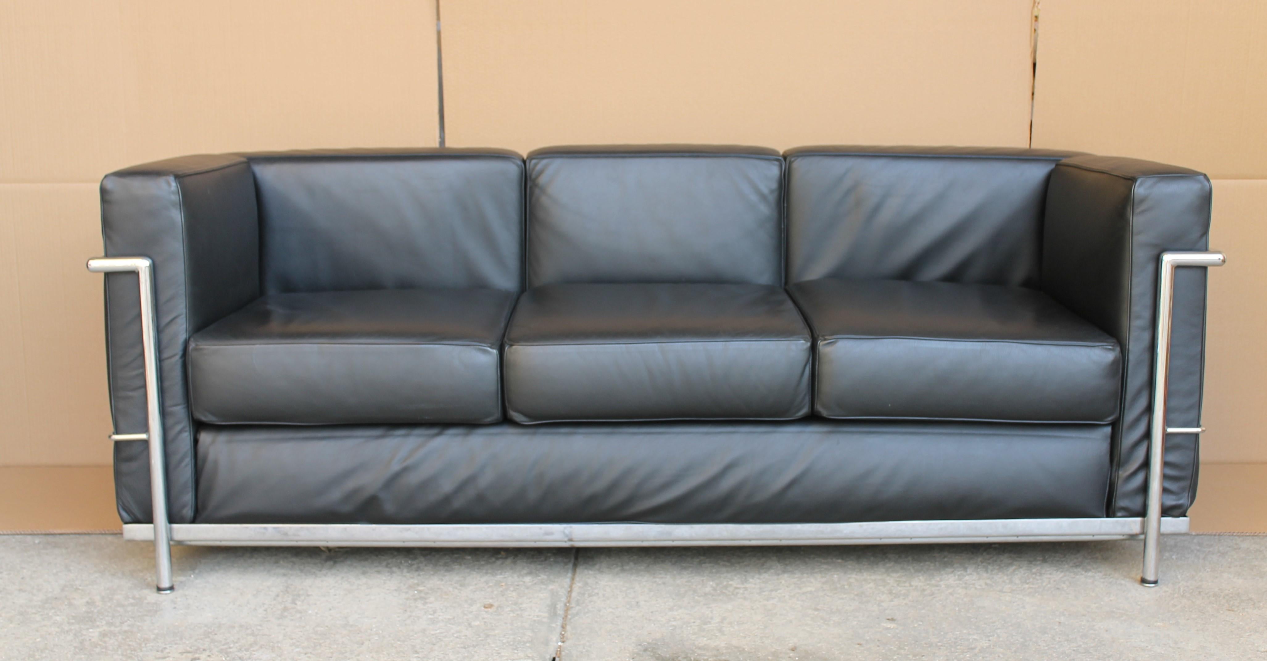 Le Corbusier LC2 Black Leather Three-Seat Sofa for Alivar 5