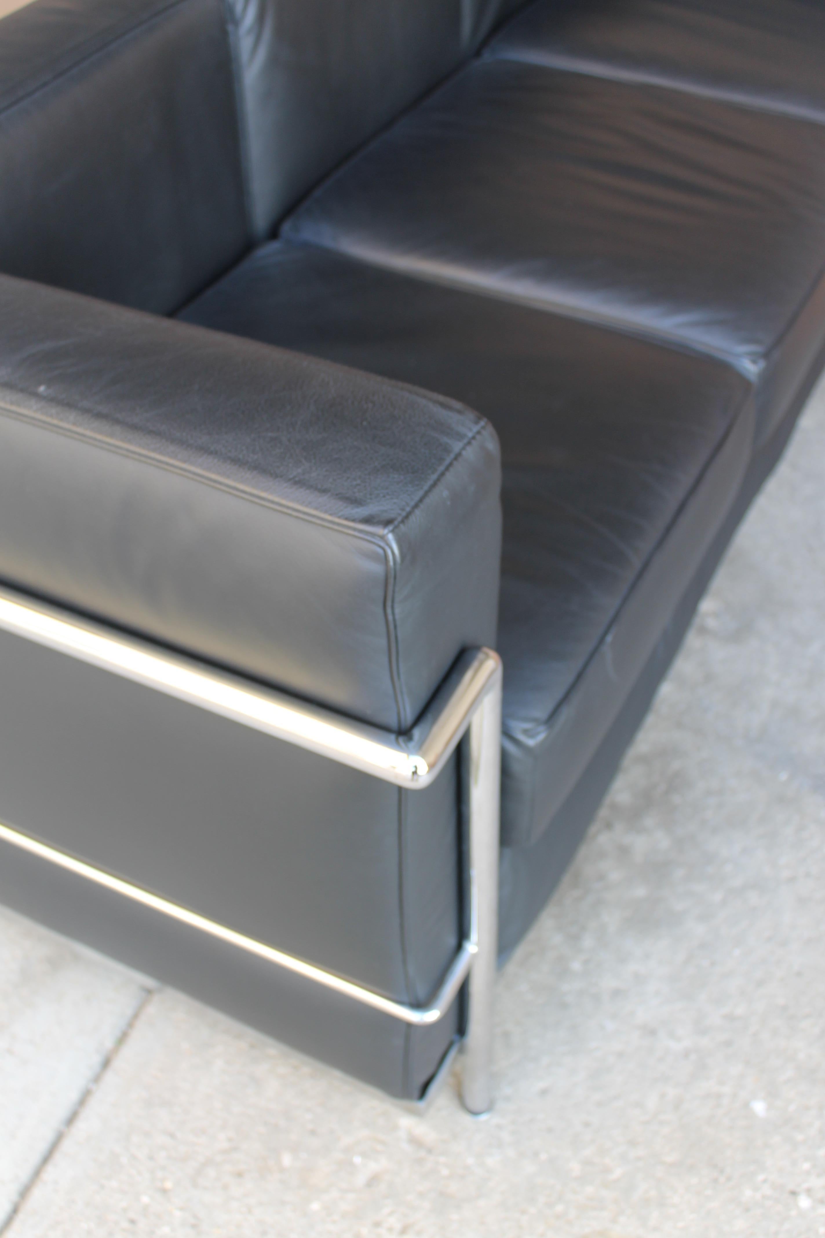 20th Century Le Corbusier LC2 Black Leather Three-Seat Sofa for Alivar