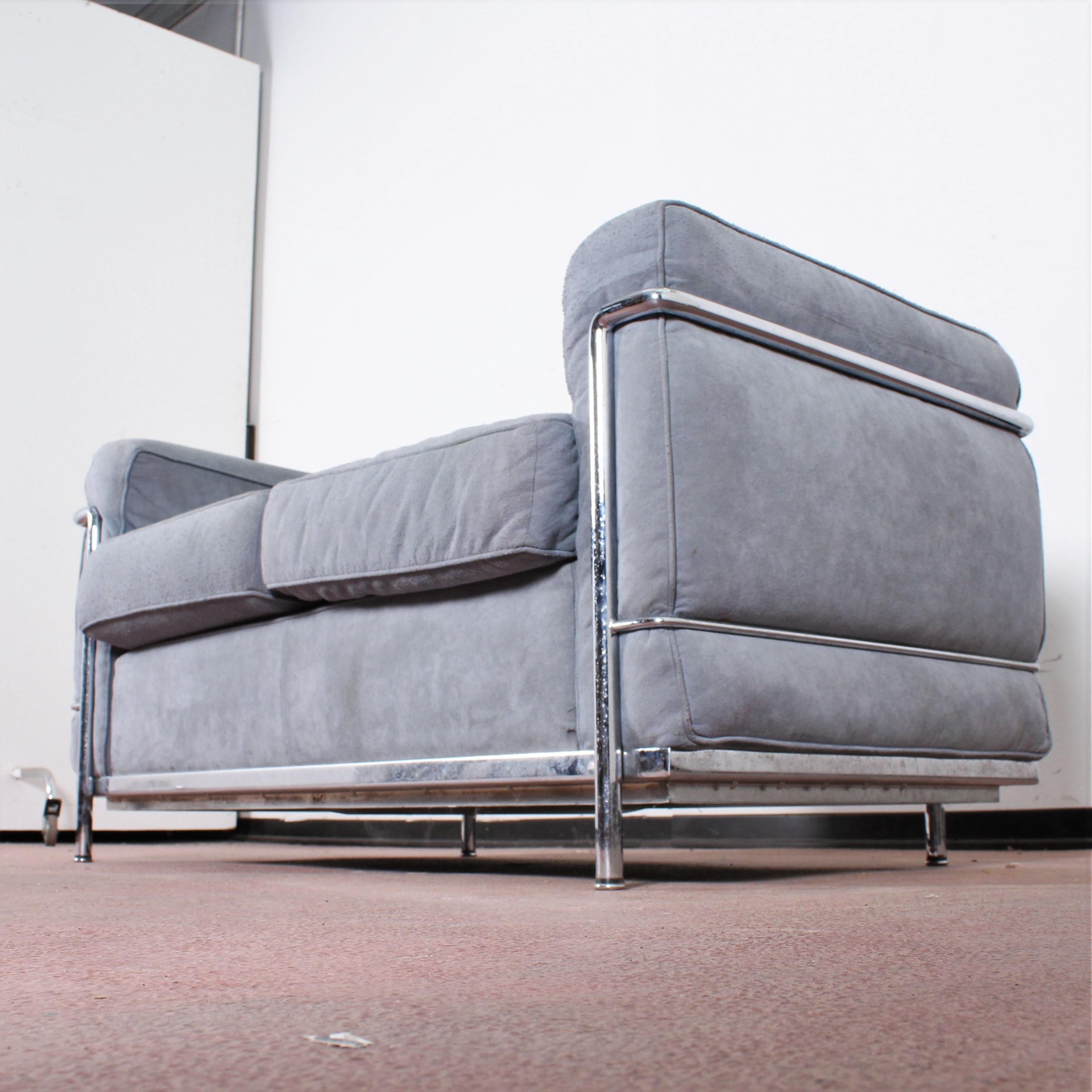 Le Corbusier LC2 by Cassina Two-Seat Gray Chamois Leather Sofa, Italia, 1970s 2