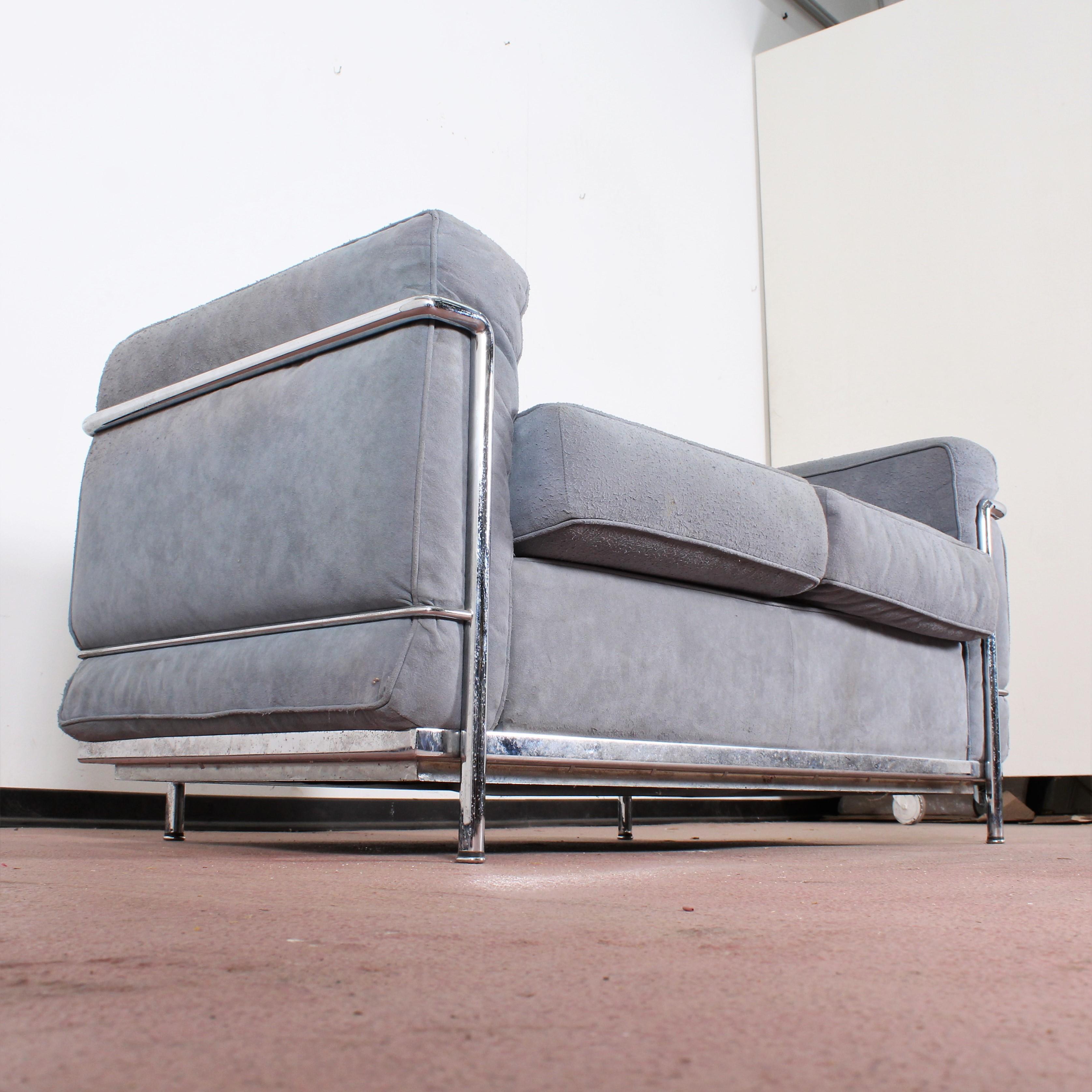 Le Corbusier LC2 by Cassina Two-Seat Gray Chamois Leather Sofa, Italia, 1970s 3
