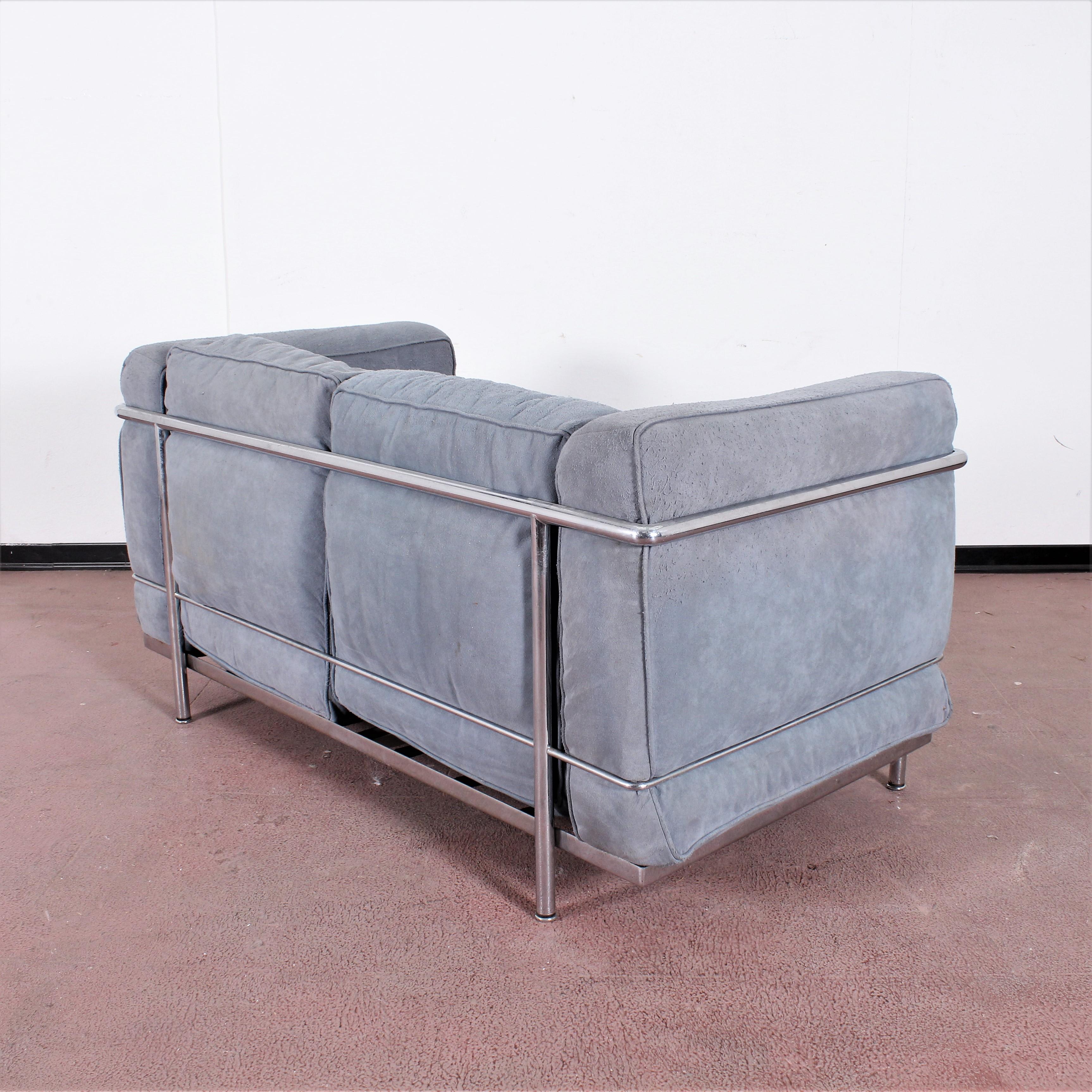 Le Corbusier LC2 by Cassina Two-Seat Gray Chamois Leather Sofa, Italia, 1970s In Good Condition In Palermo, IT