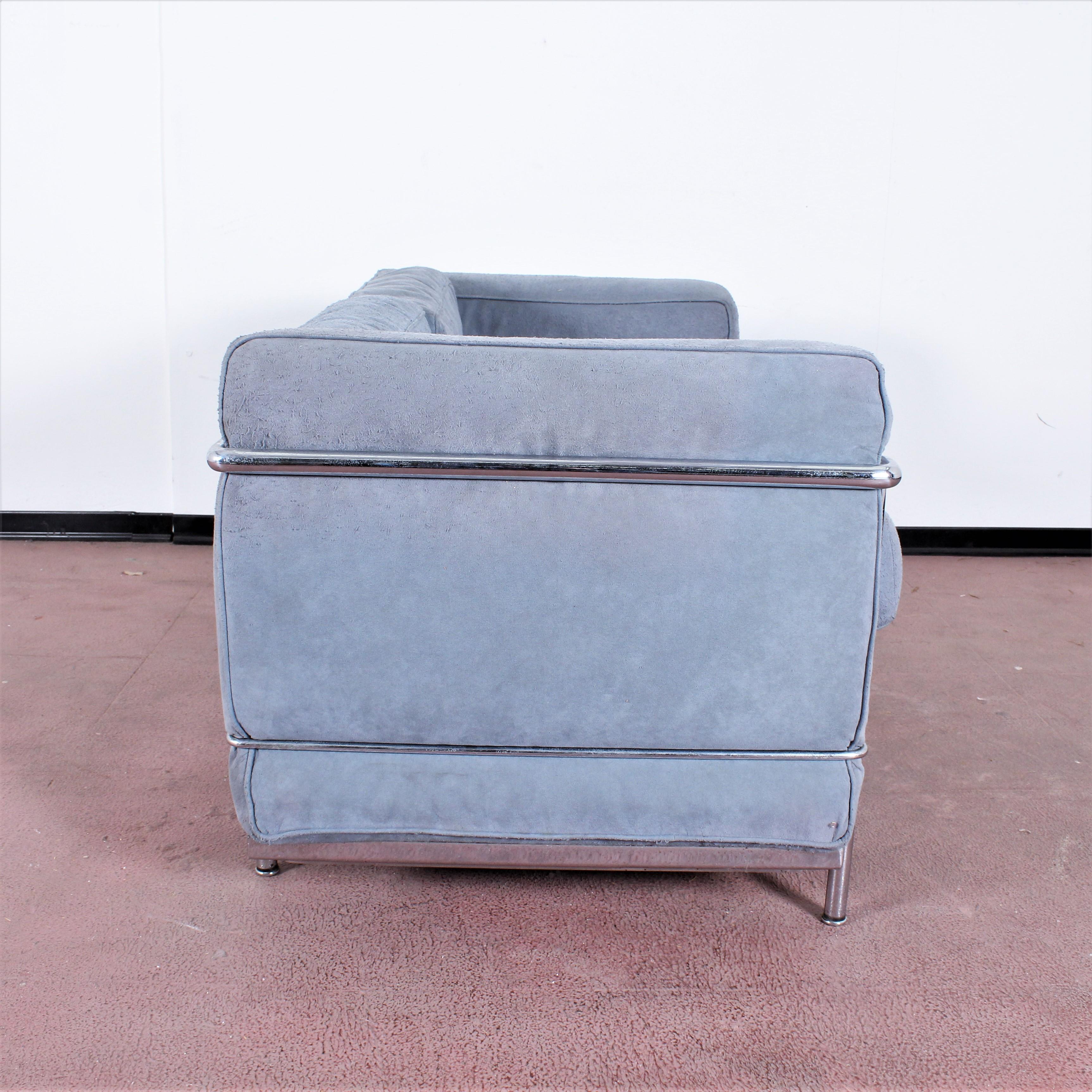 Late 20th Century Le Corbusier LC2 by Cassina Two-Seat Gray Chamois Leather Sofa, Italia, 1970s