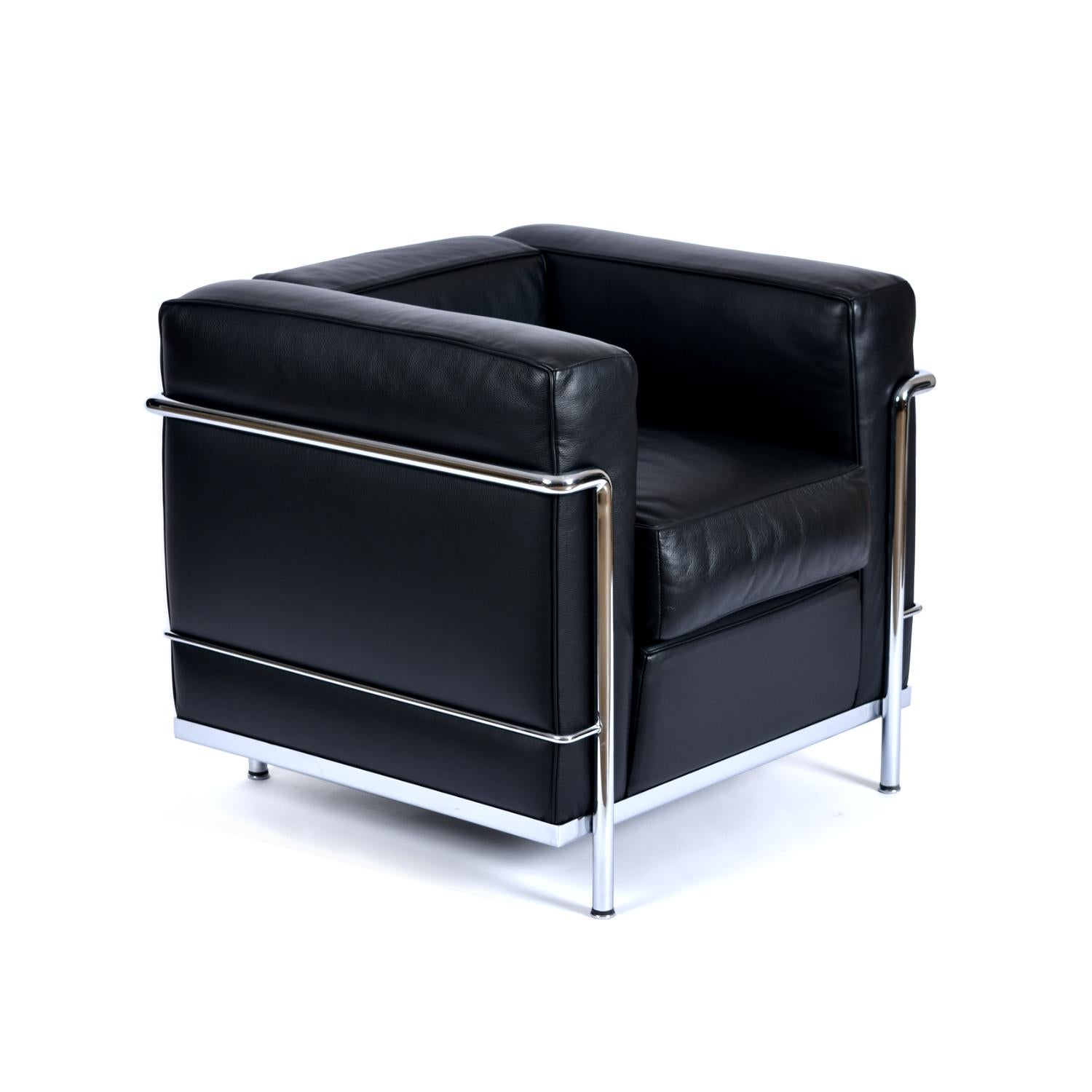 Le Corbusier LC2 Chair by Cassina Made in Italy Chrome and Black Leather 1