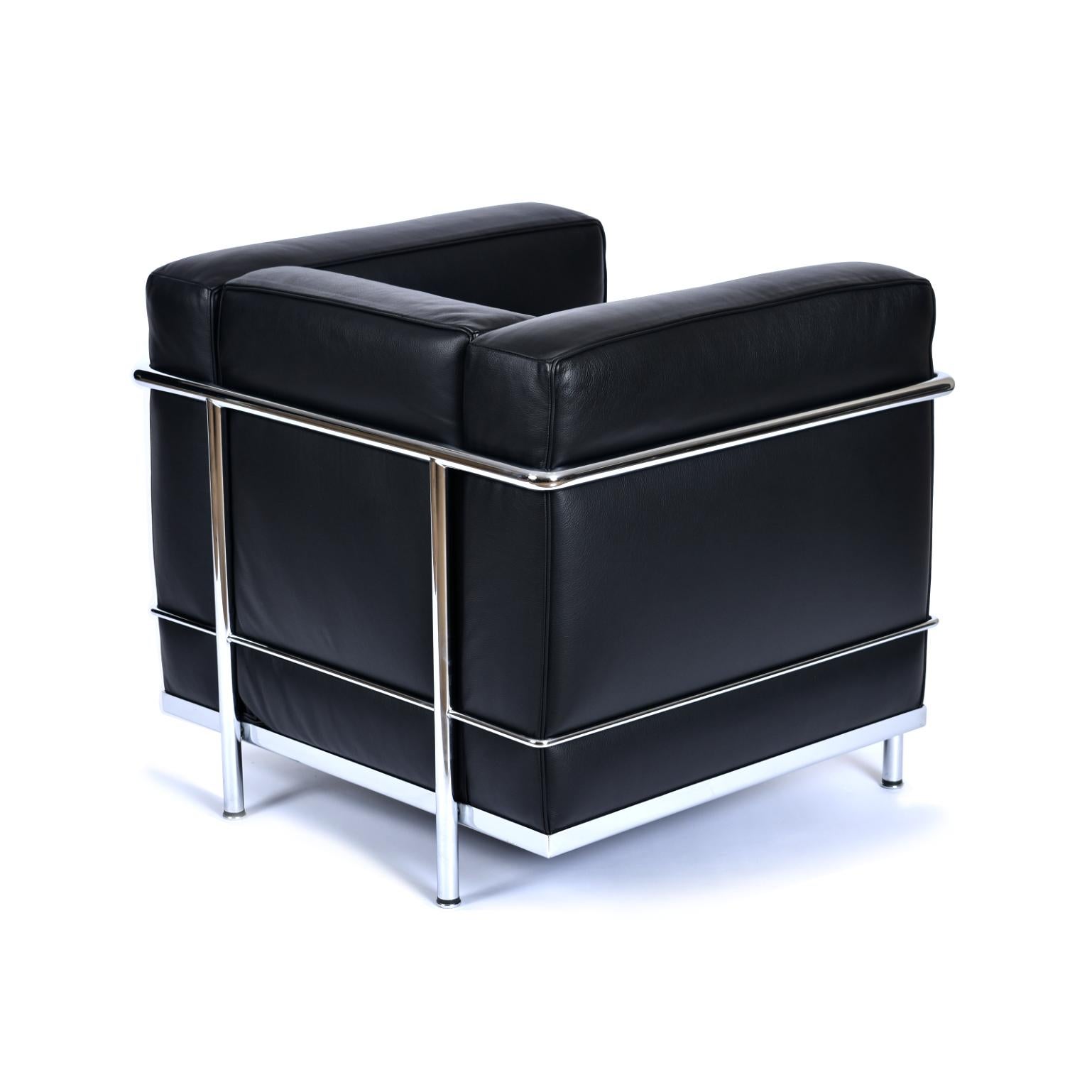 Mid-Century Modern Le Corbusier LC2 Chair by Cassina Made in Italy Chrome and Black Leather