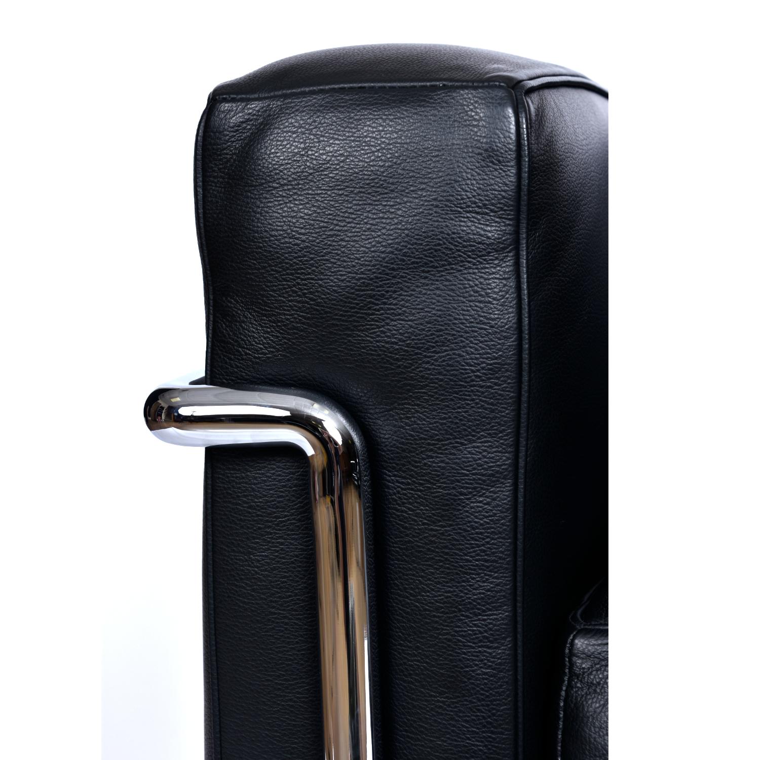 Italian Le Corbusier LC2 Chair by Cassina Made in Italy Chrome and Black Leather