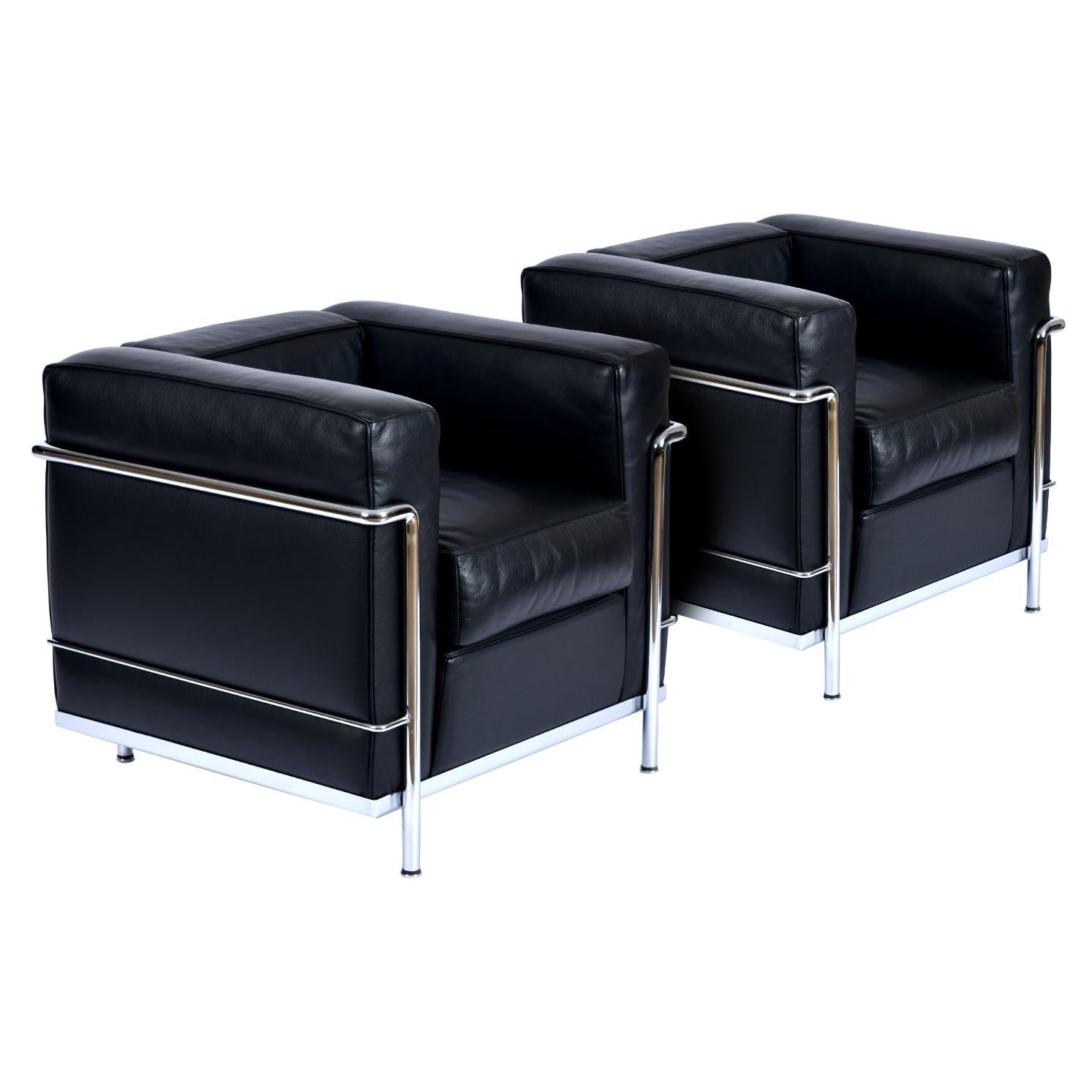 (2) matching black leather and chrome Cassina LC2 Petit confort chairs available. Each sold separately. 

Thick, rich, pebbly leather wraps the surprisingly comfortable cushions on this timeless icon. Superb example of a gently used, previously