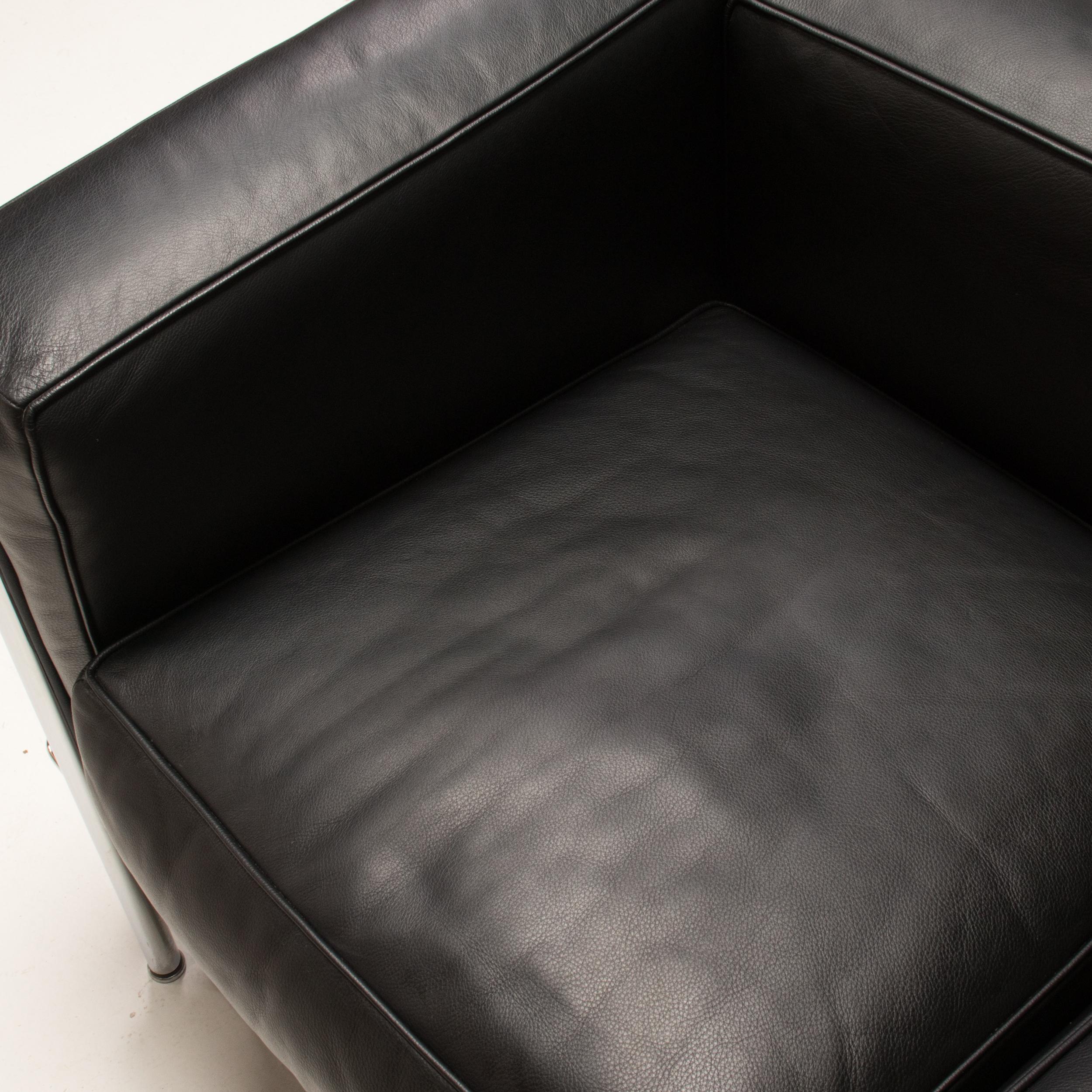 Le Corbusier LC2 Grand Confort 2-Seater Black Leather Sofa 6