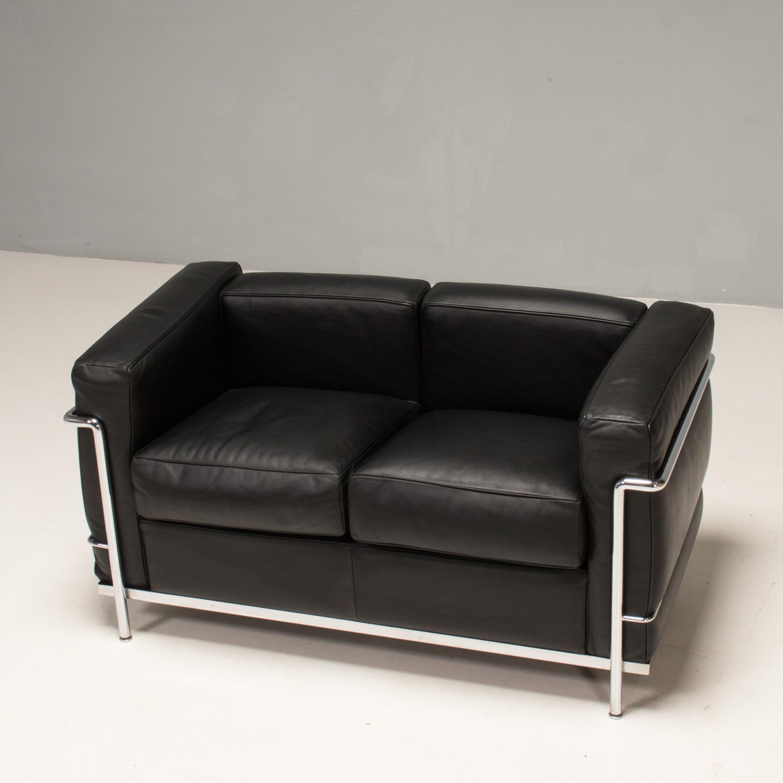 Le Corbusier LC2 Grand Confort 2-Seater Black Leather Sofa In Good Condition In London, GB