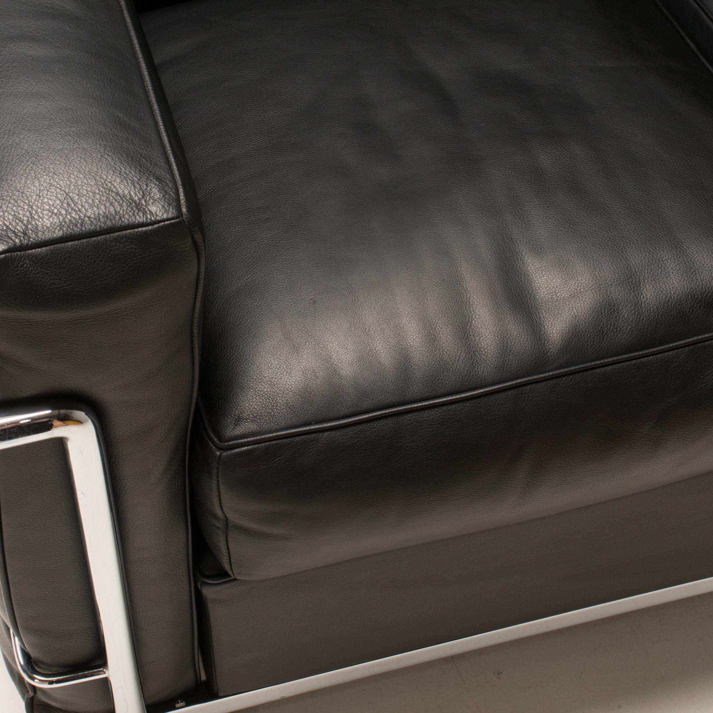 Le Corbusier LC2 Grand Confort 2-Seater Black Leather Sofa 4