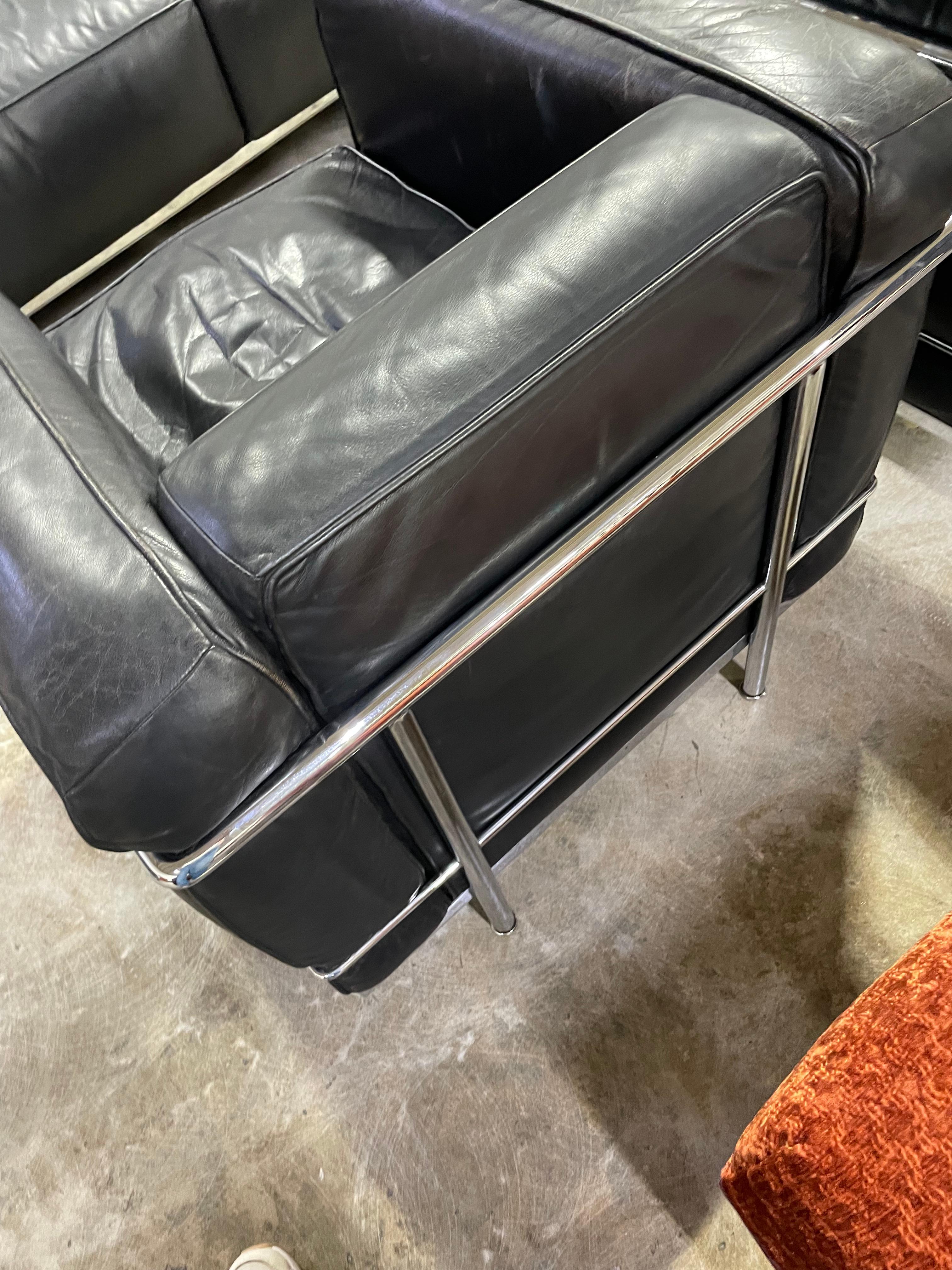 Late 20th Century Le Corbusier LC2 Leather and Chrome Chairs, a Pair For Sale