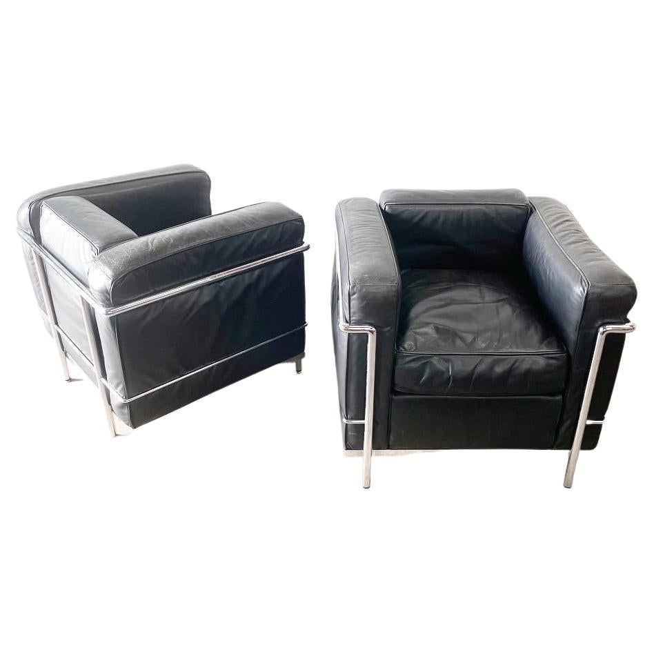 Paire de chaises Le Corbusier LC2 en cuir et chrome en vente