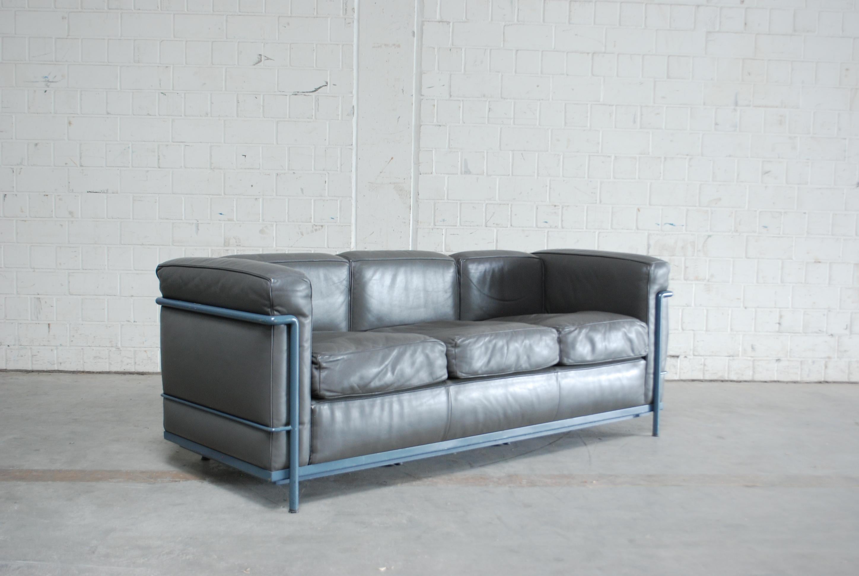 Le Corbusier LC2 Leather Sofa by Cassina 5