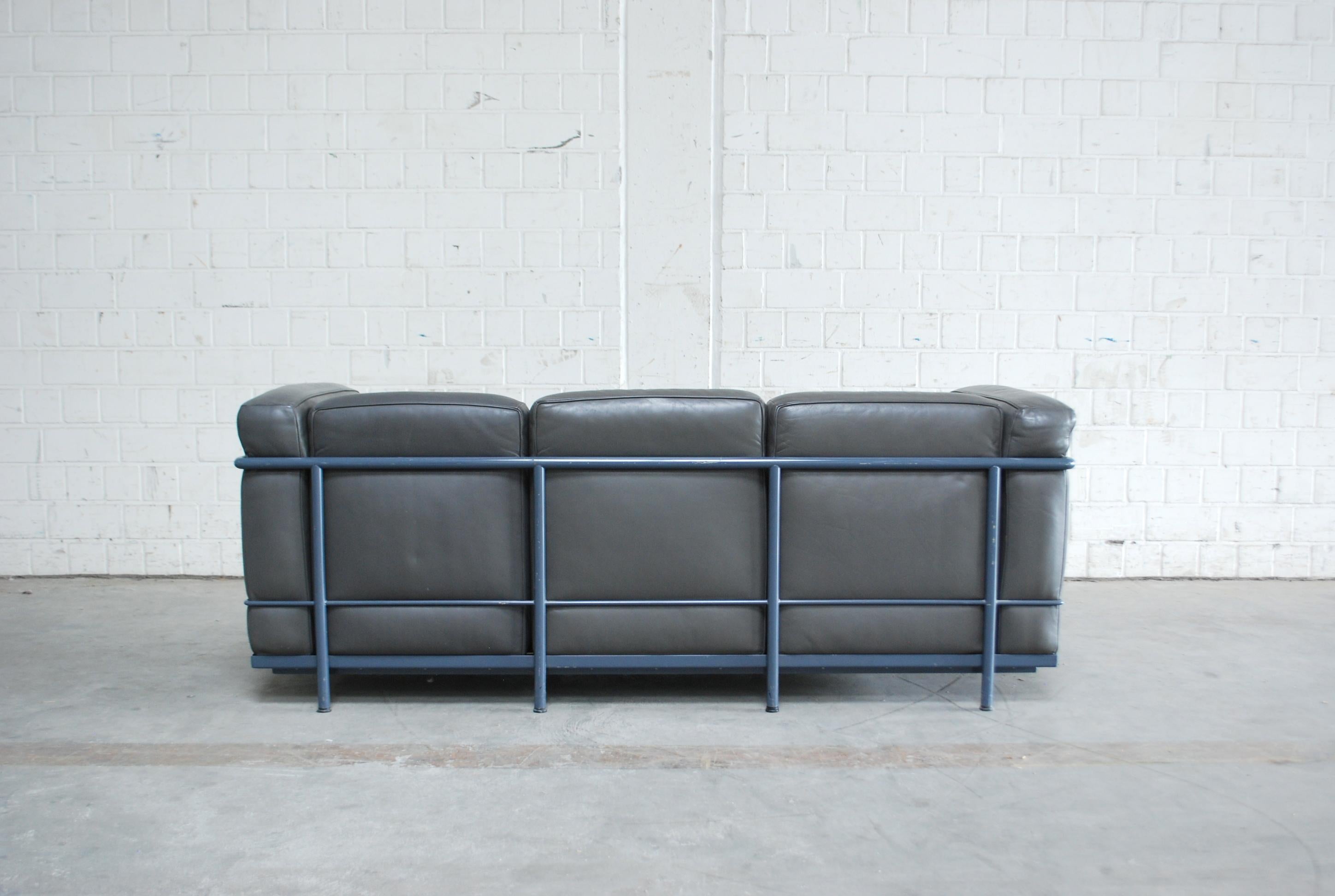 Le Corbusier LC2 Leather Sofa by Cassina 8