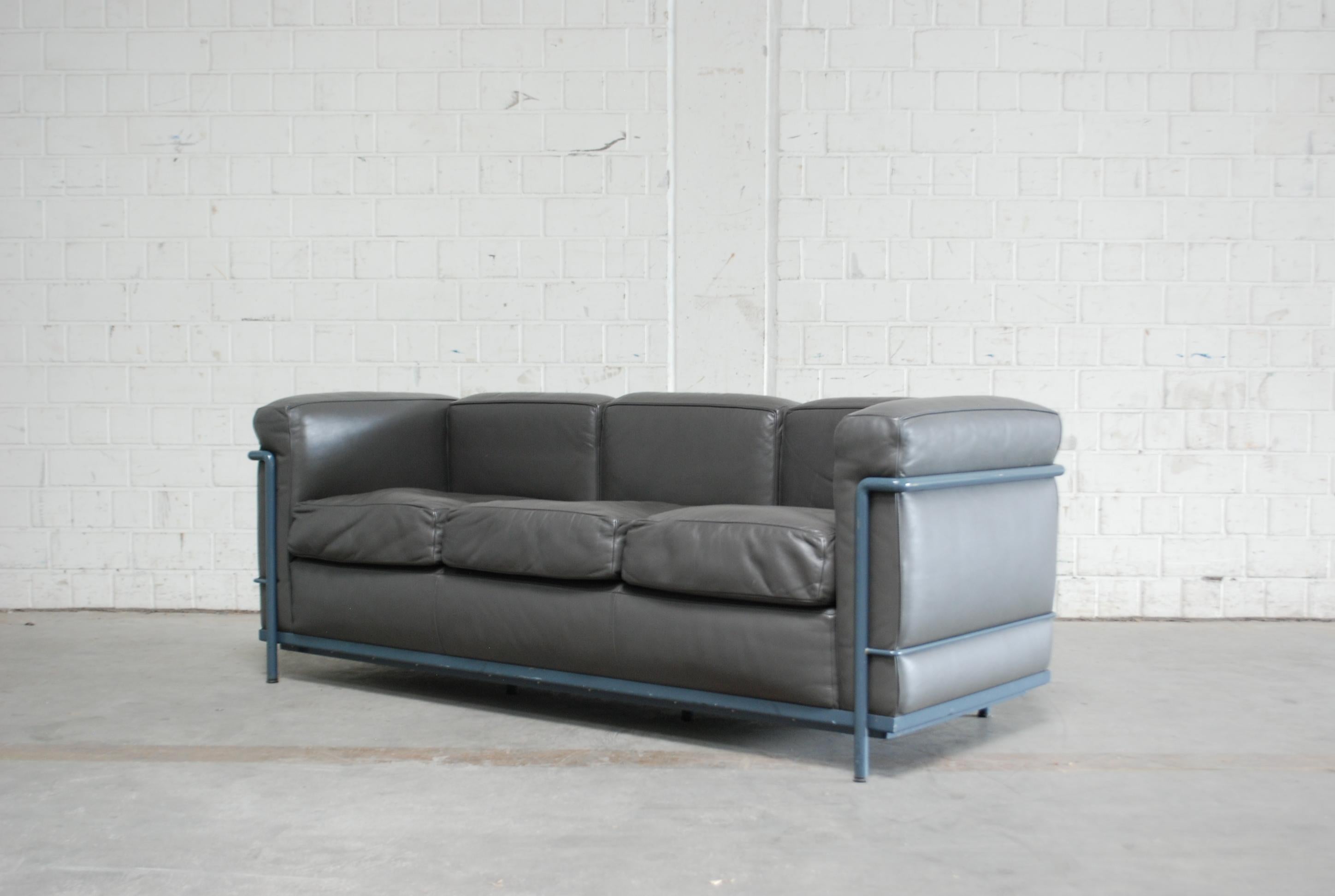 le corbusier leather sofa