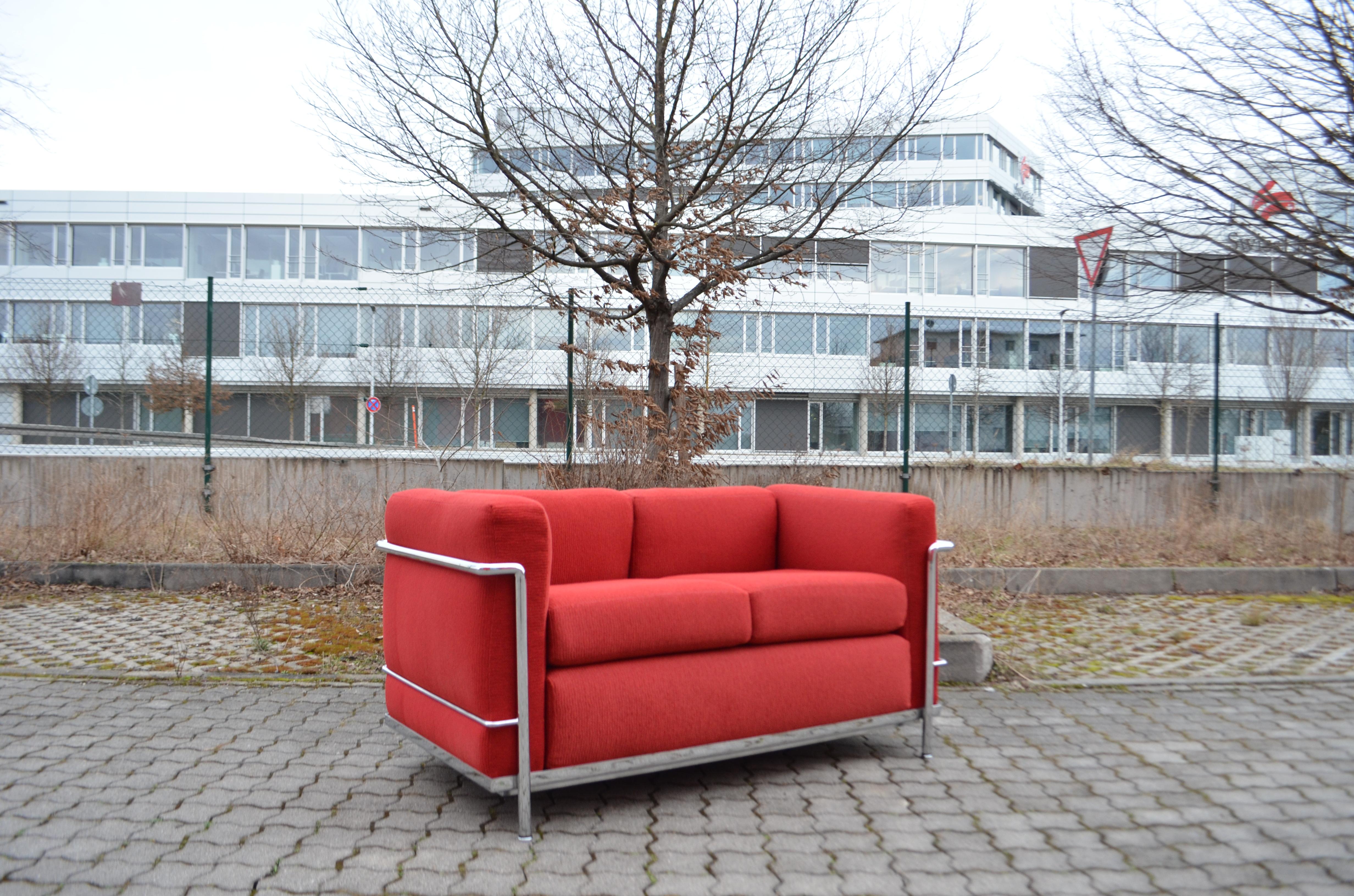 Le Corbusier LC2 Red Sofa by Cassina 3