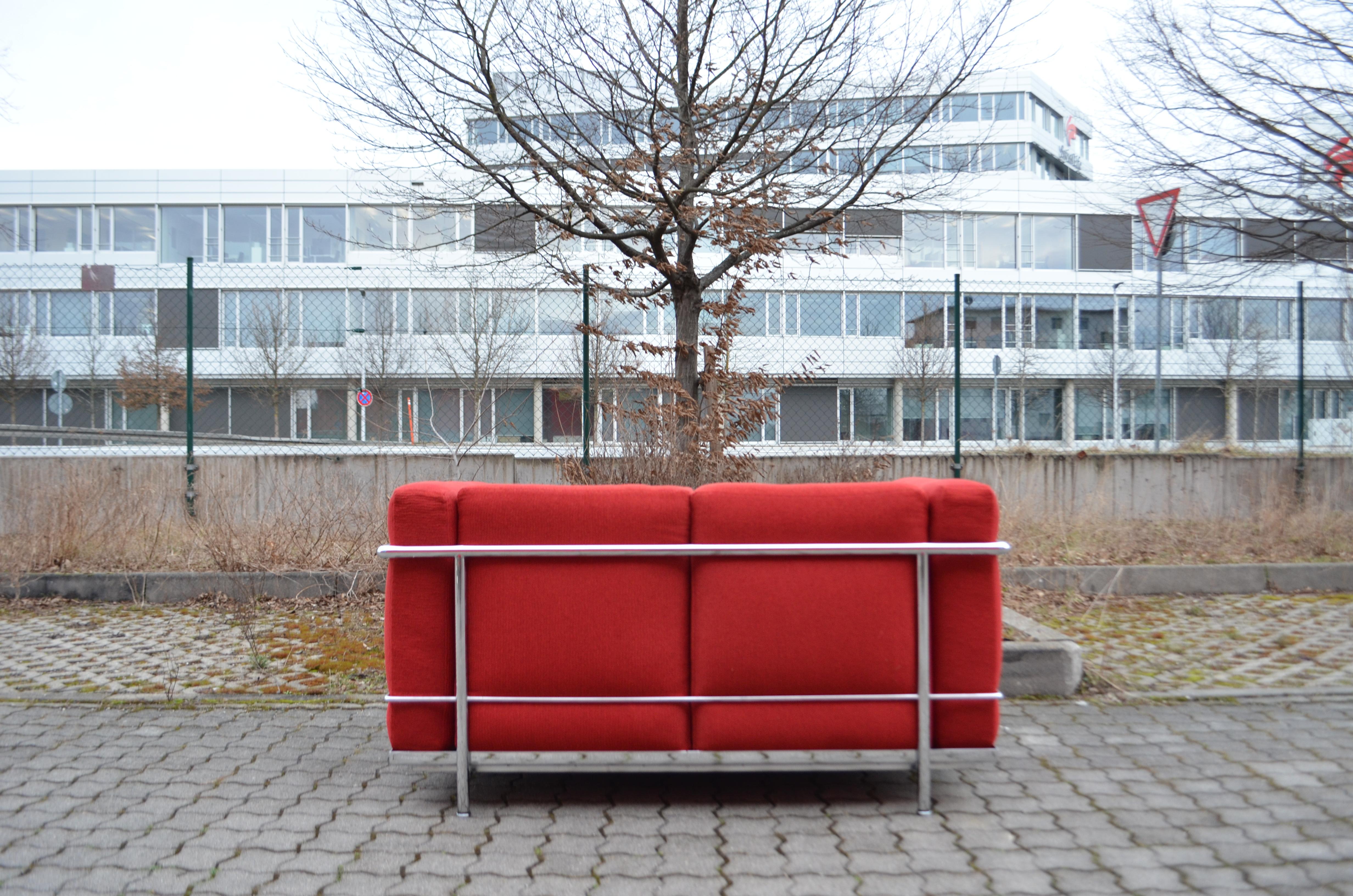 Le Corbusier LC2 Red Sofa by Cassina 4