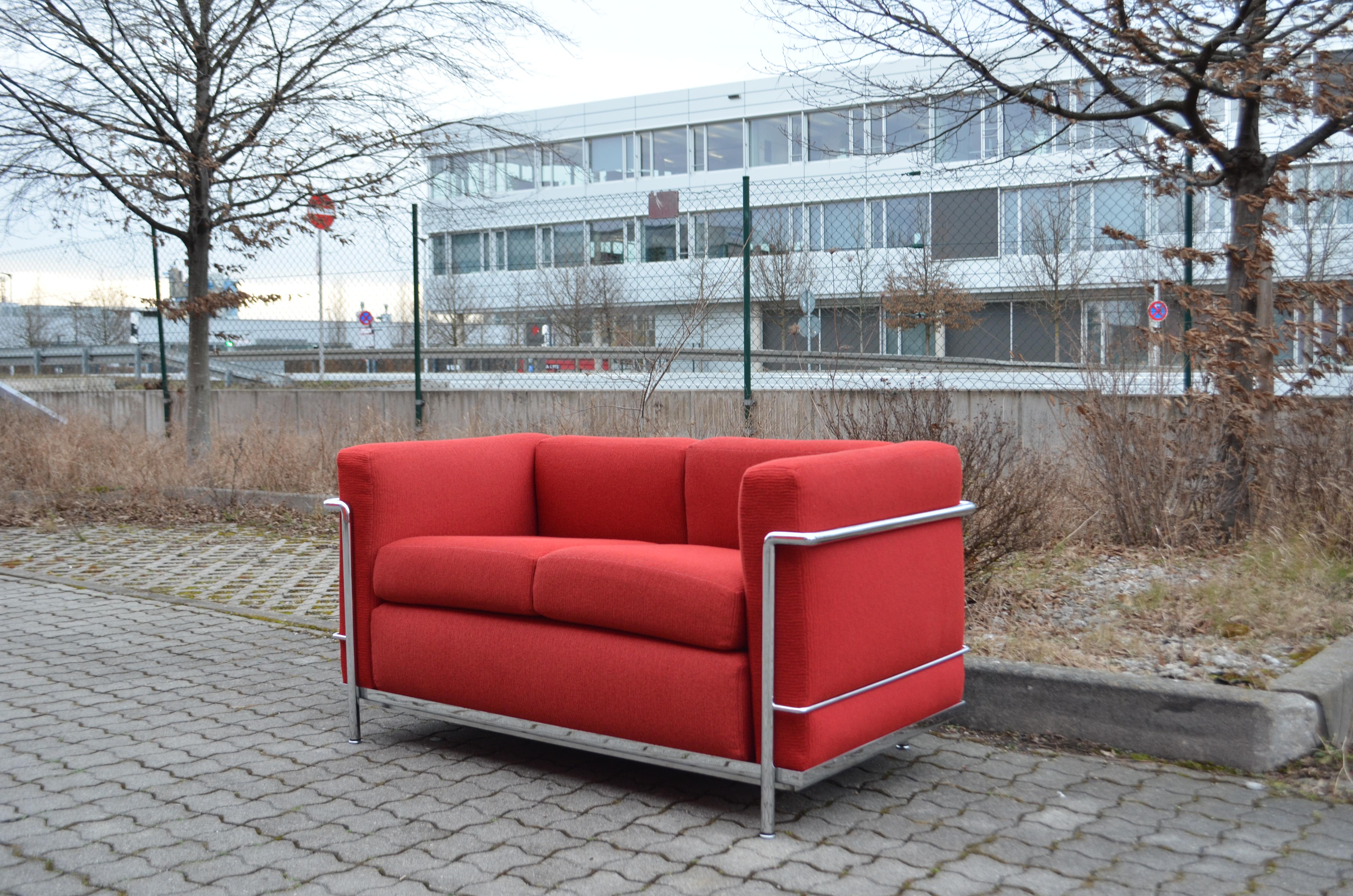 Le Corbusier LC2 Red Sofa by Cassina 11