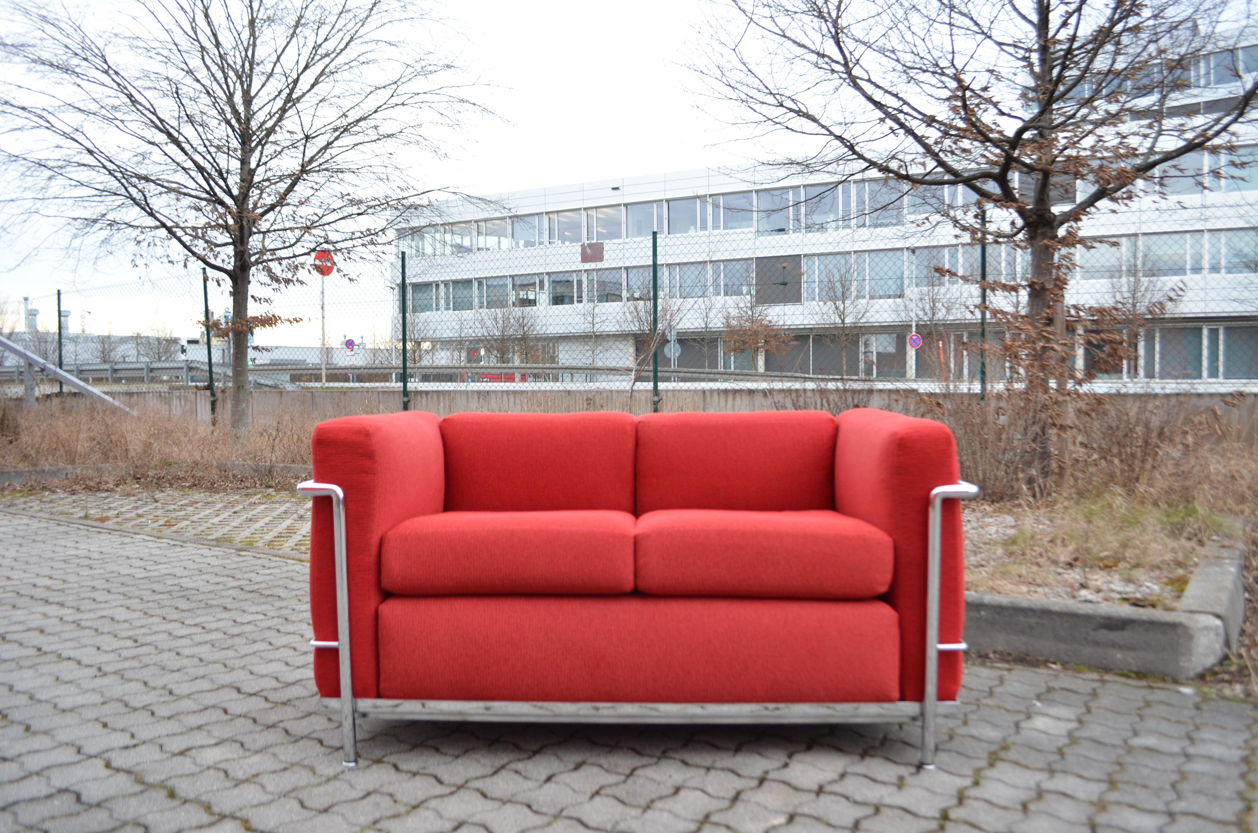 Le Corbusier LC2 Red Sofa by Cassina 12