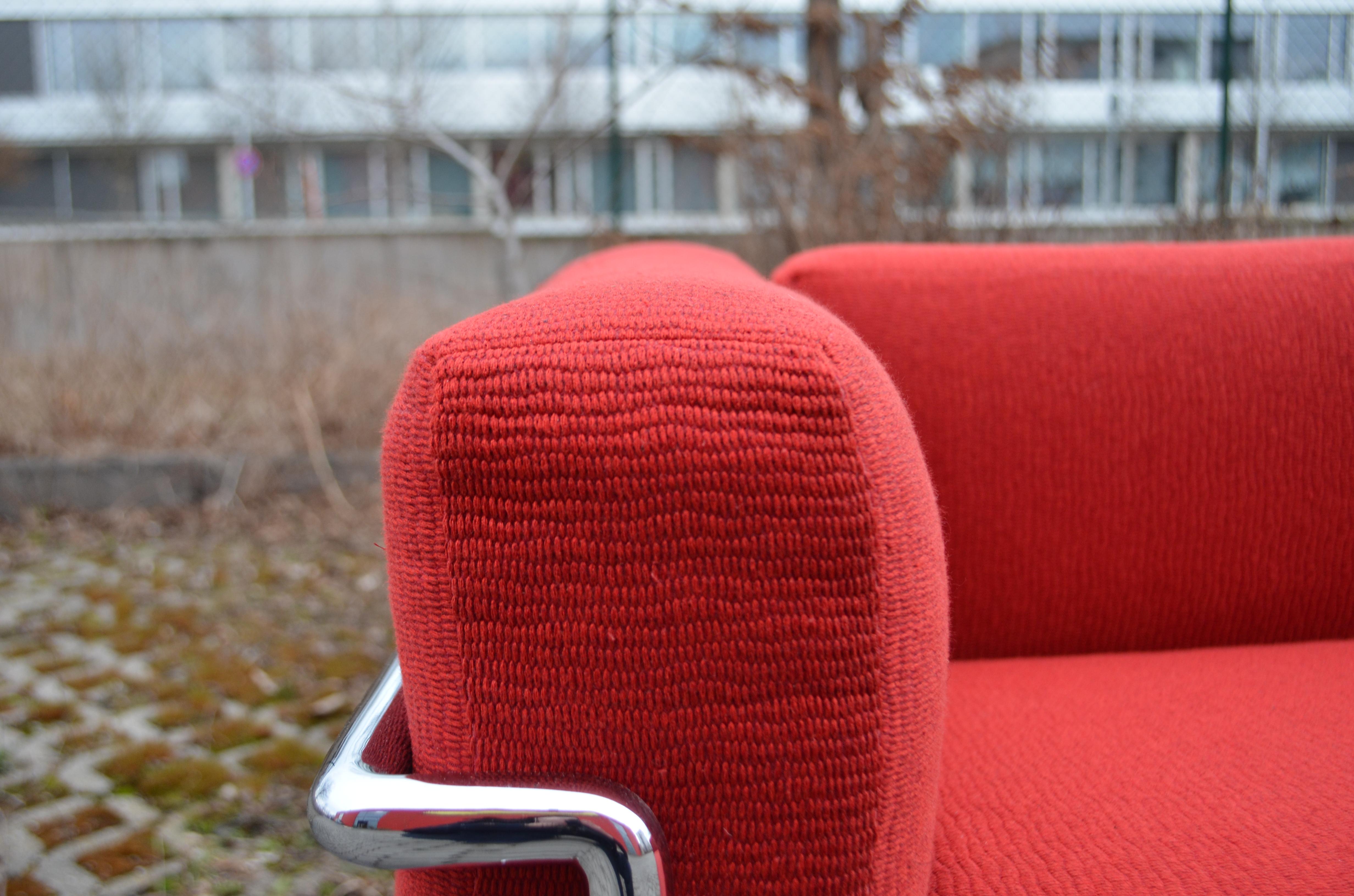 Le Corbusier LC2 Red Sofa by Cassina In Good Condition In Munich, Bavaria