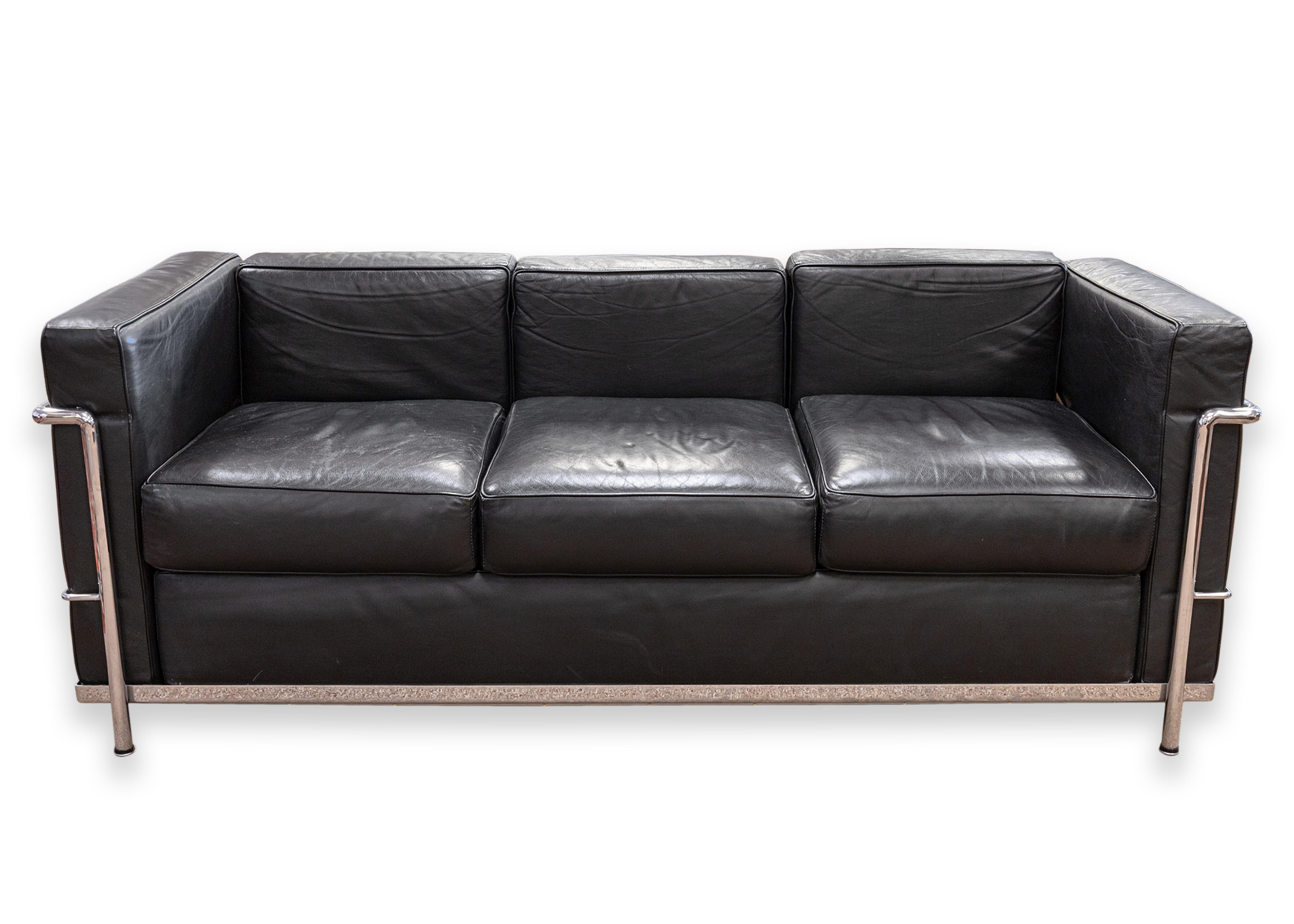A Le Corbusier LC2 style chrome and black leather sofa. A gorgeous mid century modern sofas. This piece features fully removable black leather seat cushions, back cushions, and side armrest cushions. They all fit very snuggly into the beautiful