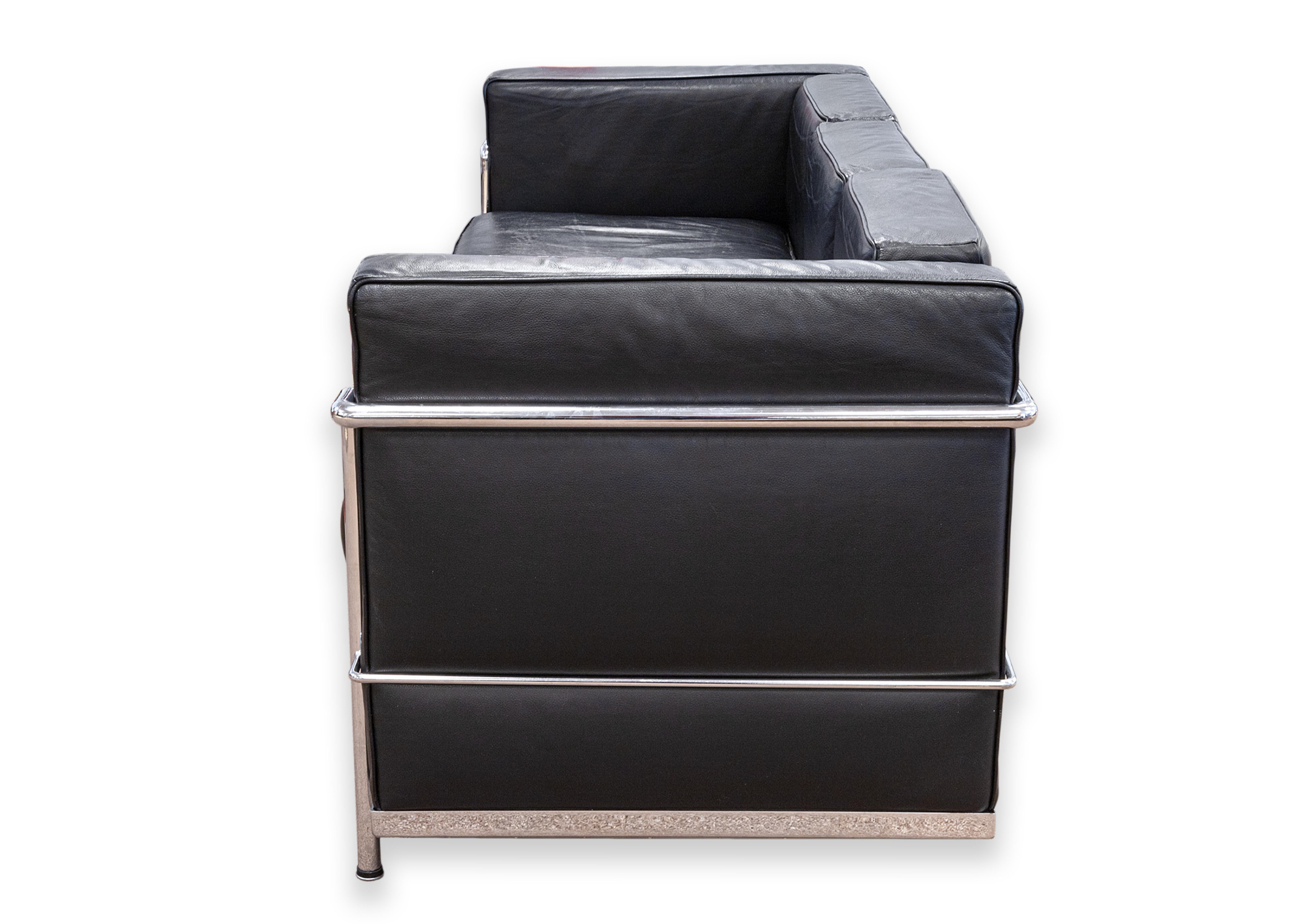 Le Corbusier LC2 Style Chrome and Black Leather Mid Century Modern Sofa In Good Condition In Keego Harbor, MI