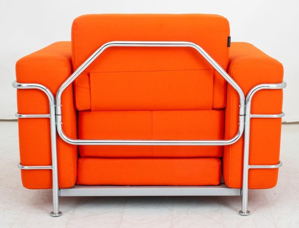 Chaise tapissée orange de style LC2 Le Corbusier en vente 3