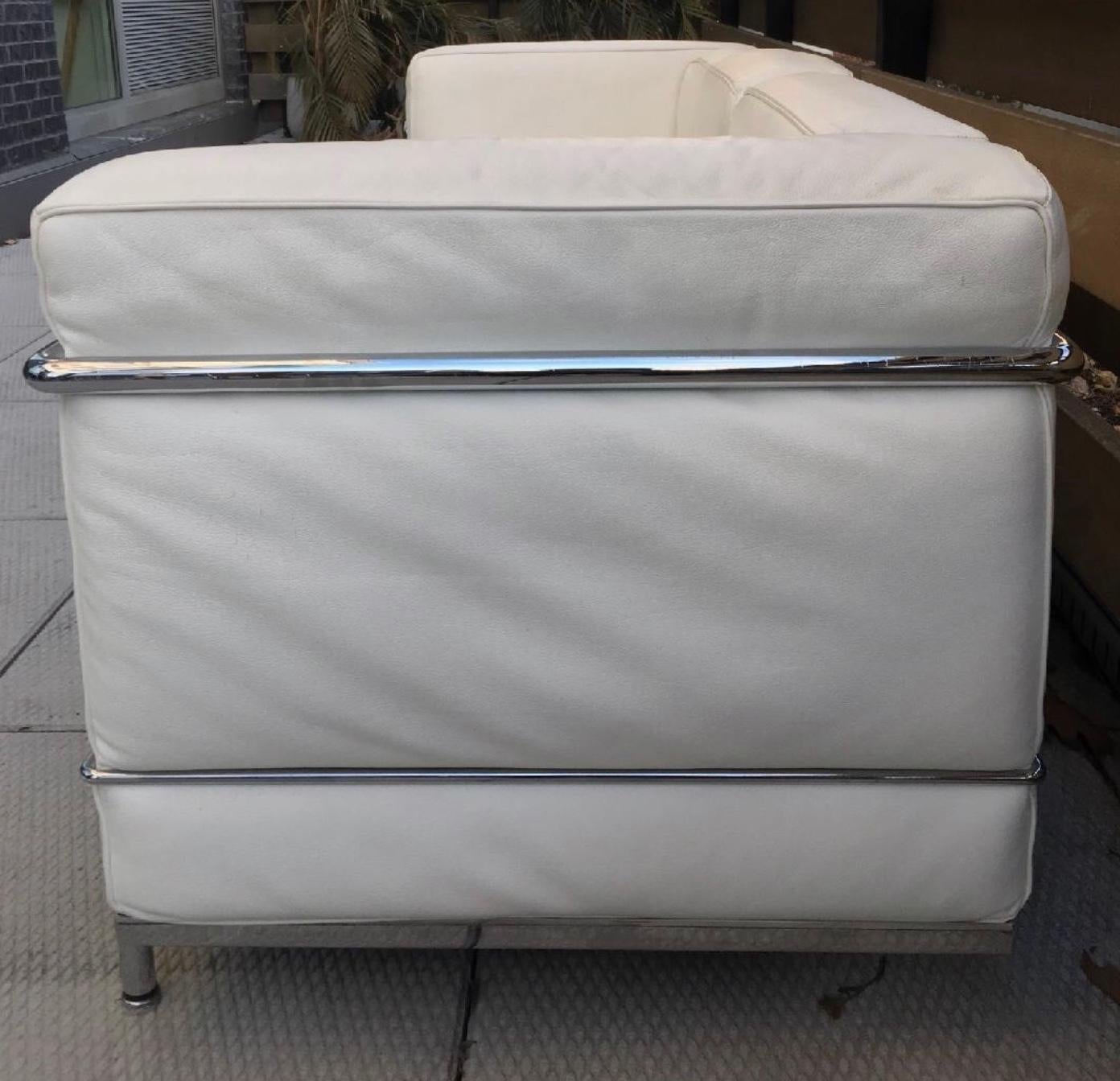Mid-Century Modern Le Corbusier LC2 Three-Seat Sofa in Ivory Leather, Chrome, Cassina, Minimalism