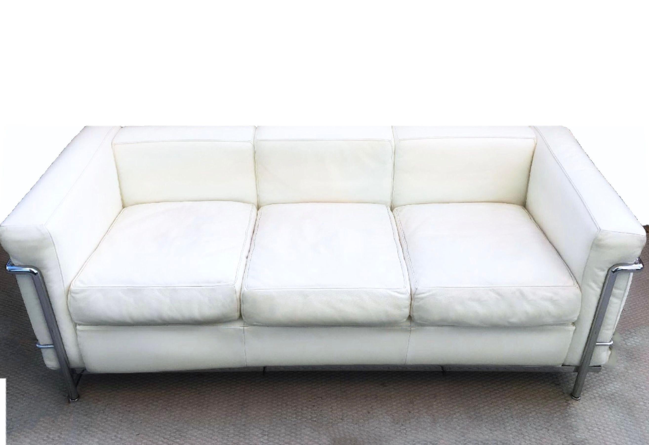 20th Century Le Corbusier LC2 Three-Seat Sofa in Ivory Leather, Chrome, Cassina, Minimalism