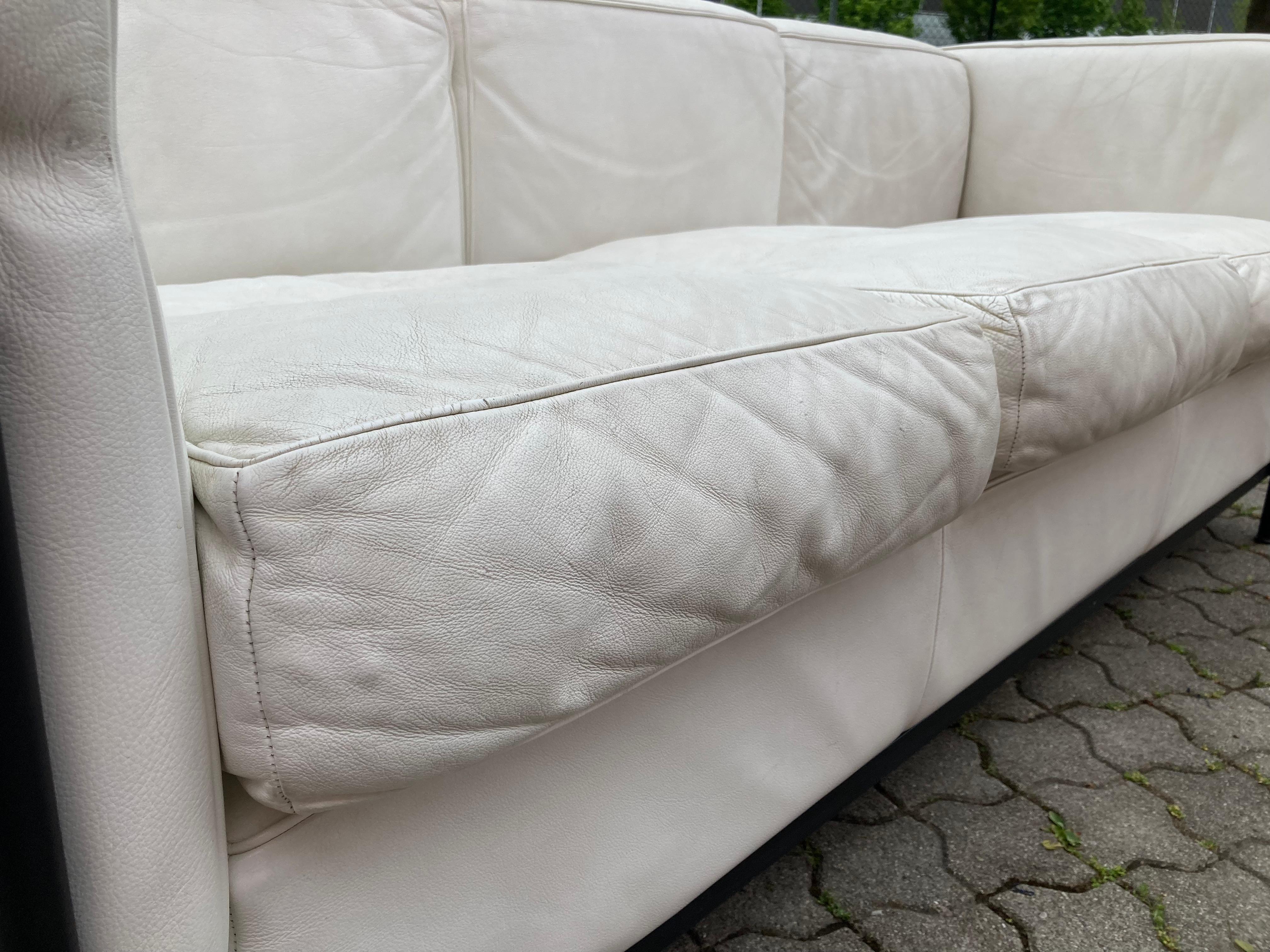 Le Corbusier LC2 Vintage White Leather Sofa by Cassina For Sale 1