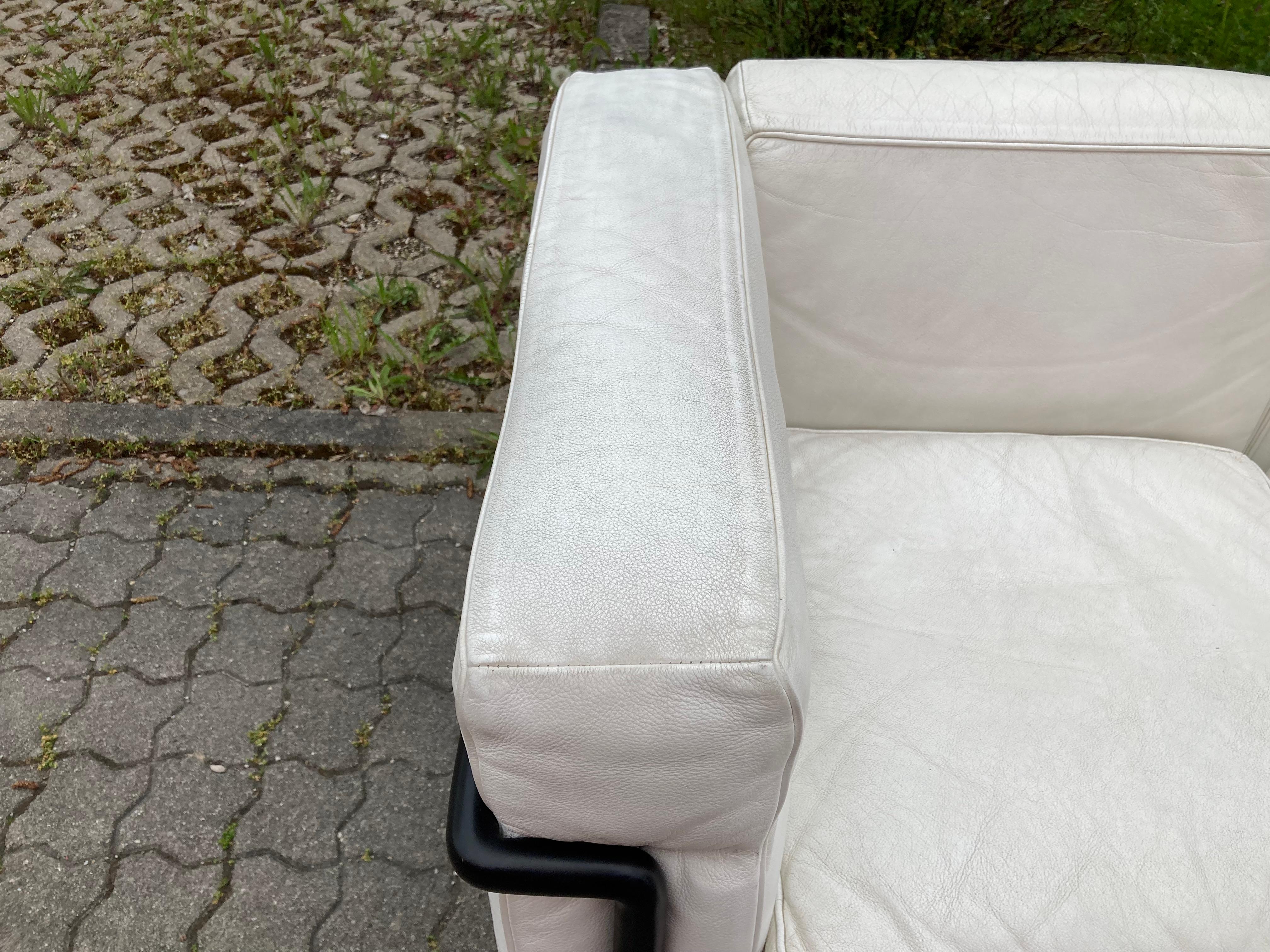 Le Corbusier LC2 Vintage Weißes Sofa aus weißem Leder von Cassina (Italienisch) im Angebot
