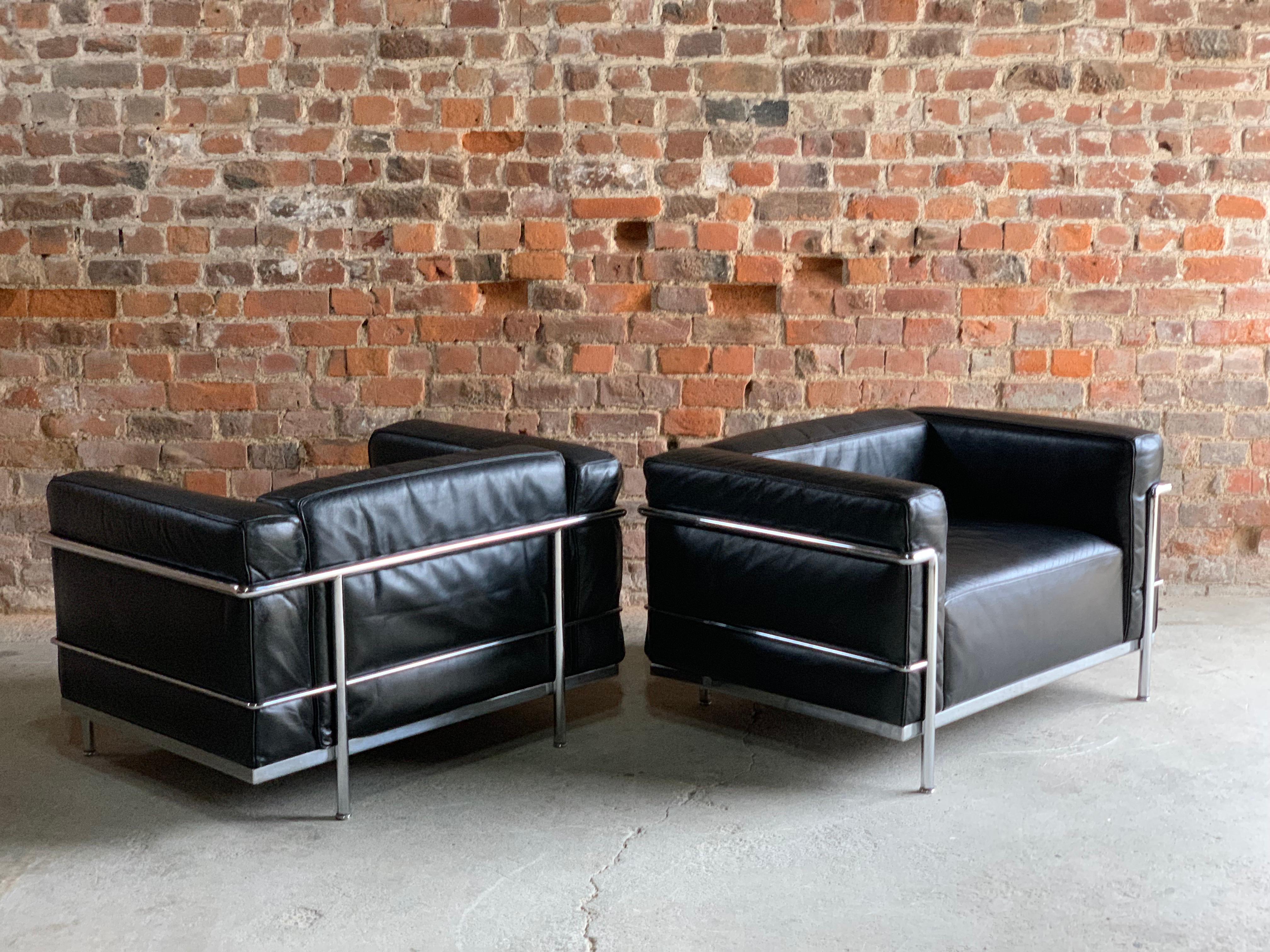 
Le Corbusier LC3 armchairs by Pierre Jeanneret, and Charlotte Perriand by Cassina

Pair of Le Corbusier Poltrona armchairs, black leather & chrome, with serial number to the underside of the arm LC 3 006246, LC 3 006200, both stamped Cassina circa