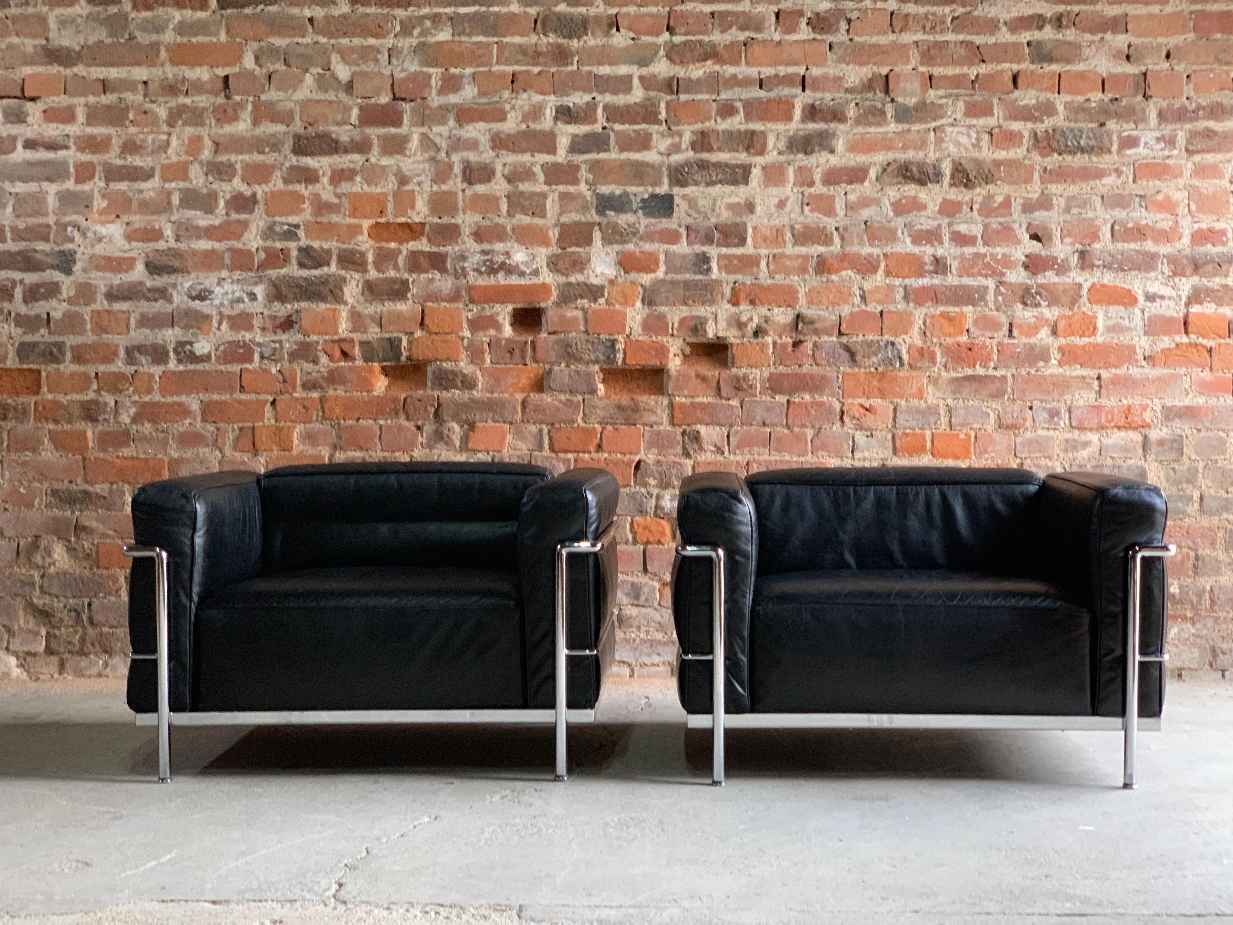 Le Corbusier LC3 Armchairs by Pierre Jeanneret, and Charlotte Perriand by Cassin In Good Condition In Longdon, Tewkesbury