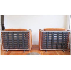 Paire de fauteuils Grand Confort Le Corbusier Lc3 en mohair ambré, Cassina